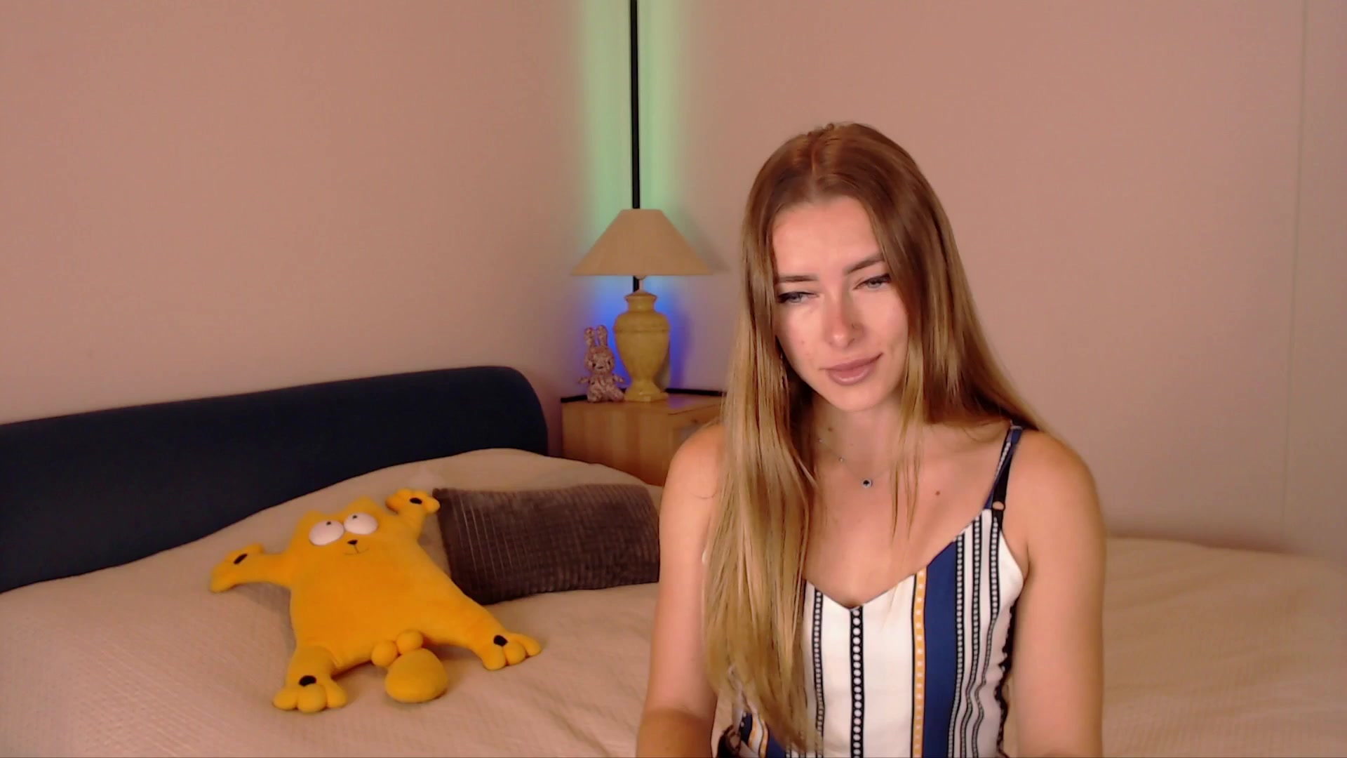 Gallery image thumbnail from SimonsWife's myfreecams stream on, 10/23/2025, 12:30 image 5 of 20