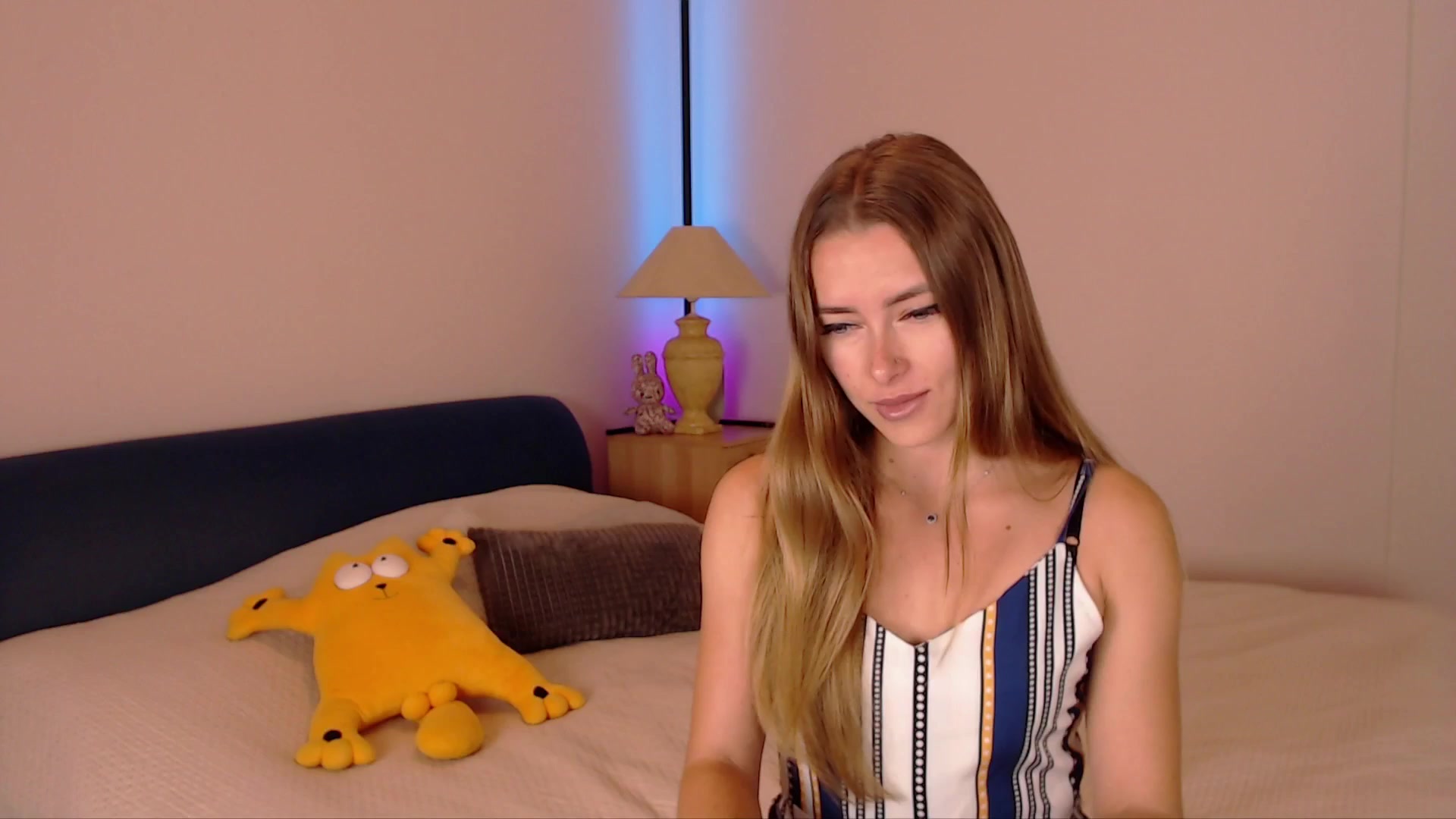 Gallery image thumbnail from SimonsWife's myfreecams stream on, 10/23/2025, 12:30 image 9 of 20