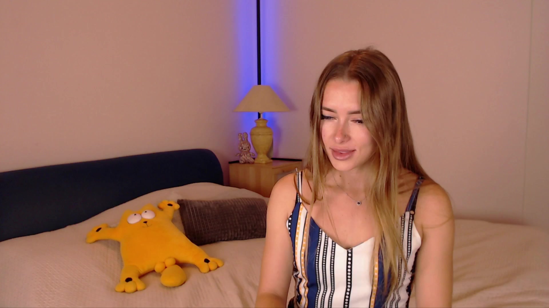 Gallery image thumbnail from SimonsWife's myfreecams stream on, 10/23/2025, 12:30 image 18 of 20