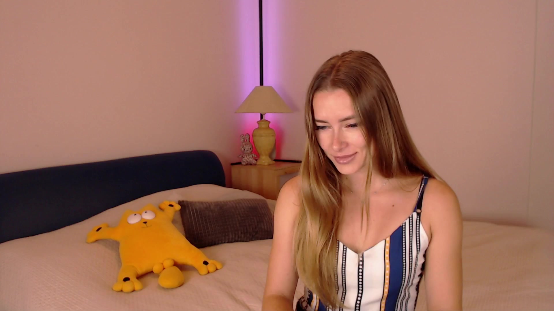 Gallery image thumbnail from SimonsWife's myfreecams stream on, 10/23/2025, 12:30 image 7 of 20