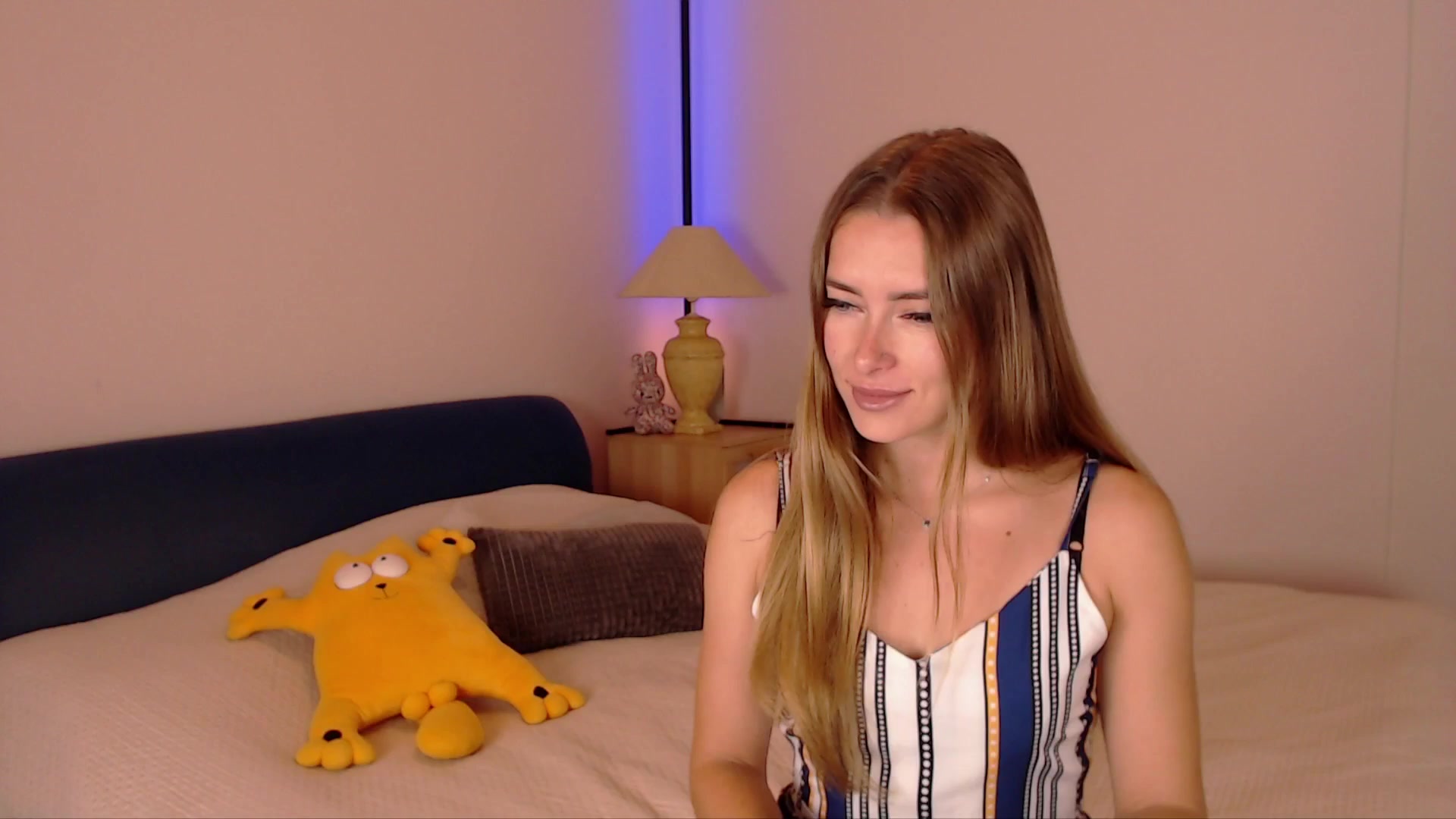 Gallery image thumbnail from SimonsWife's myfreecams stream on, 10/23/2025, 12:30 image 4 of 20
