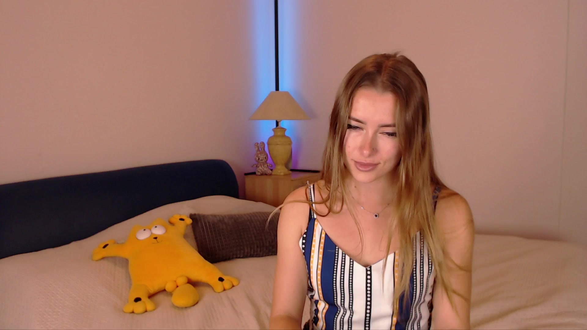 Gallery image thumbnail from SimonsWife's myfreecams stream on, 10/23/2025, 12:30 image 16 of 20