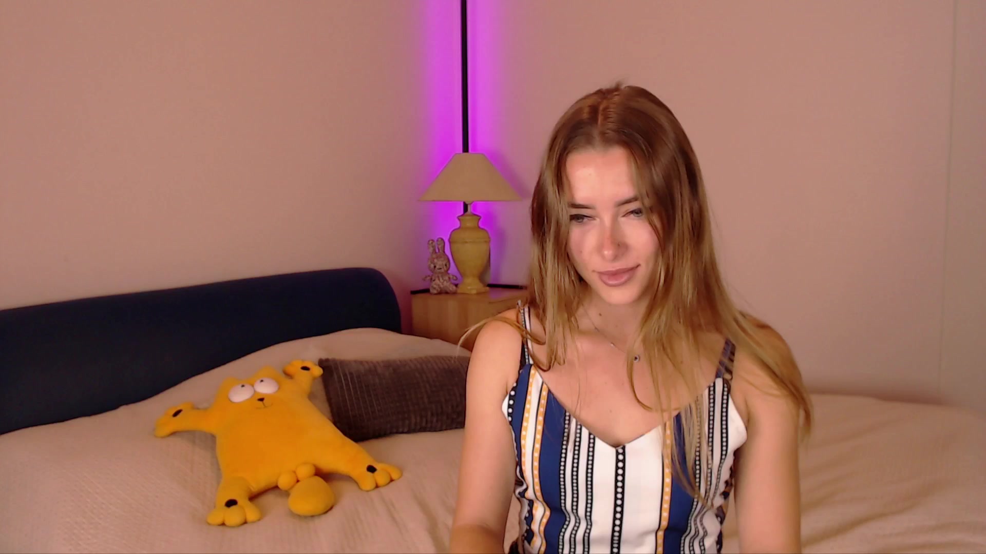 Gallery image thumbnail from SimonsWife's myfreecams stream on, 10/23/2025, 12:30 image 15 of 20