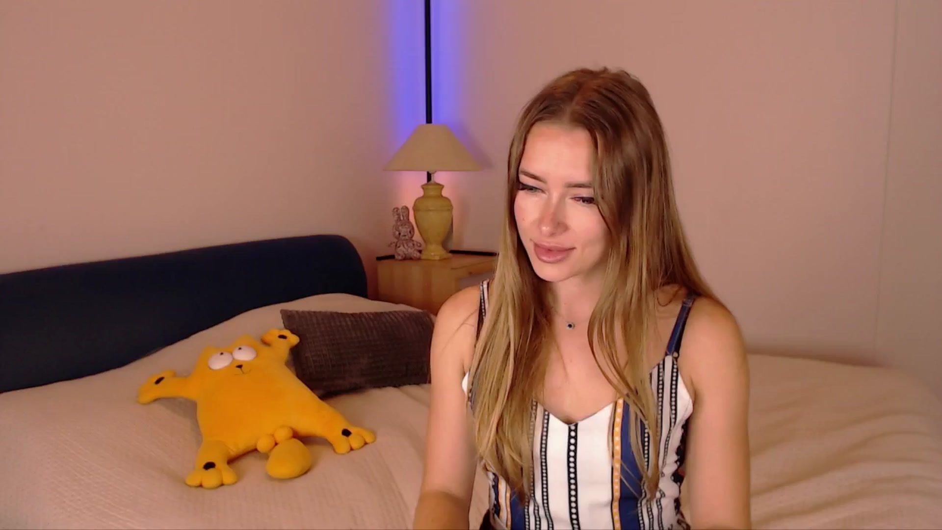 Gallery image thumbnail from SimonsWife's myfreecams stream on, 10/23/2025, 15:01 image 6 of 20
