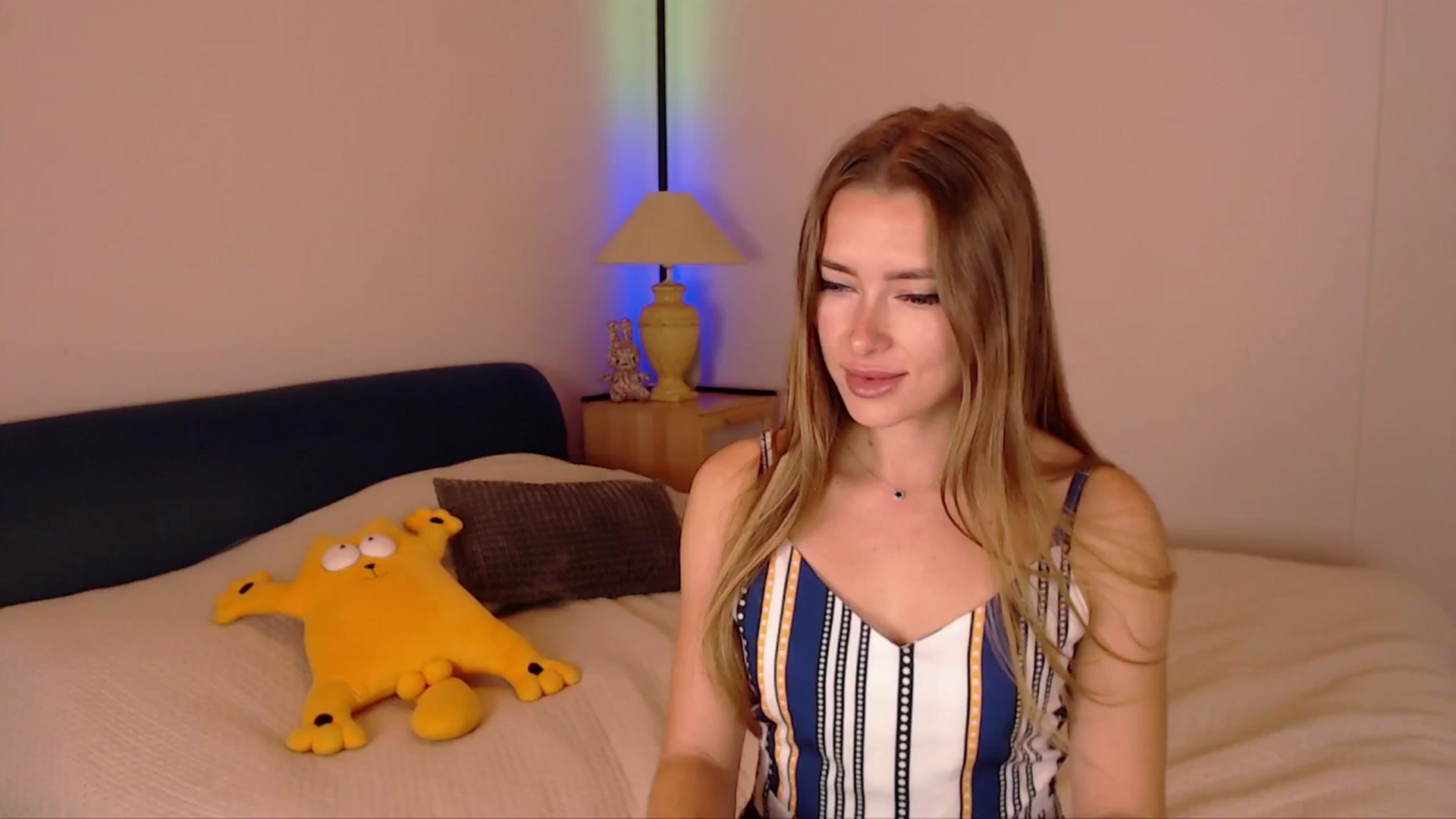 Gallery image thumbnail from SimonsWife's myfreecams stream on, 10/23/2025, 15:01 image 10 of 20
