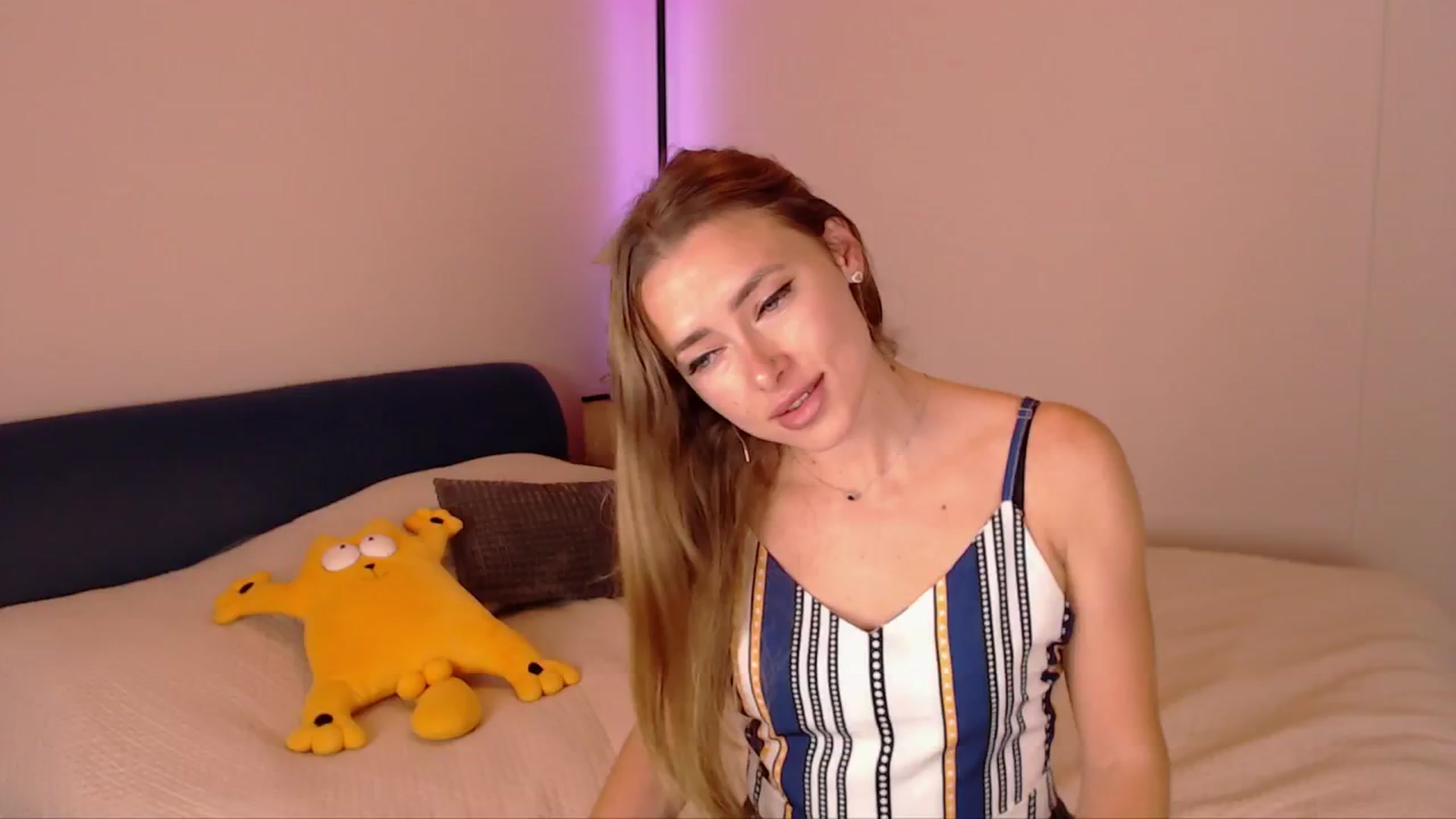 Gallery image thumbnail from SimonsWife's myfreecams stream on, 10/23/2025, 15:01 image 15 of 20