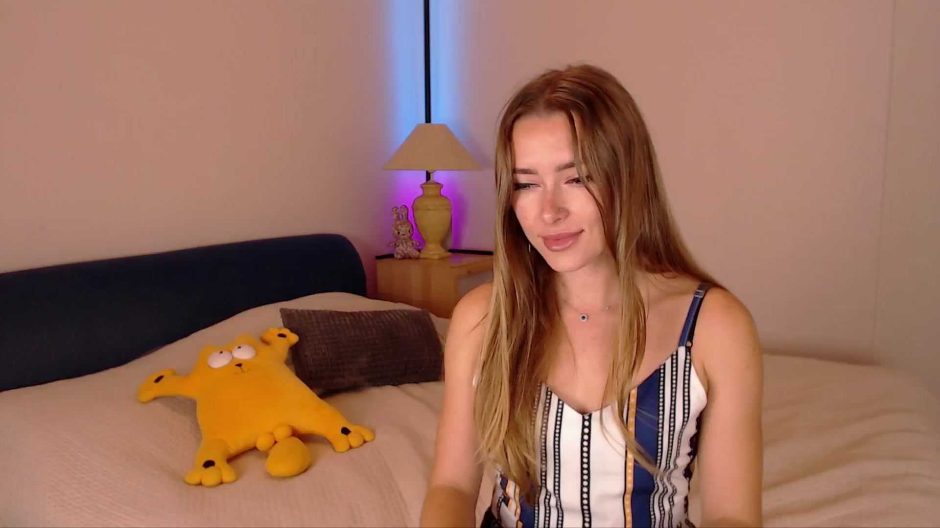 Gallery image thumbnail from SimonsWife's myfreecams stream on, 10/23/2025, 15:01 image 5 of 20