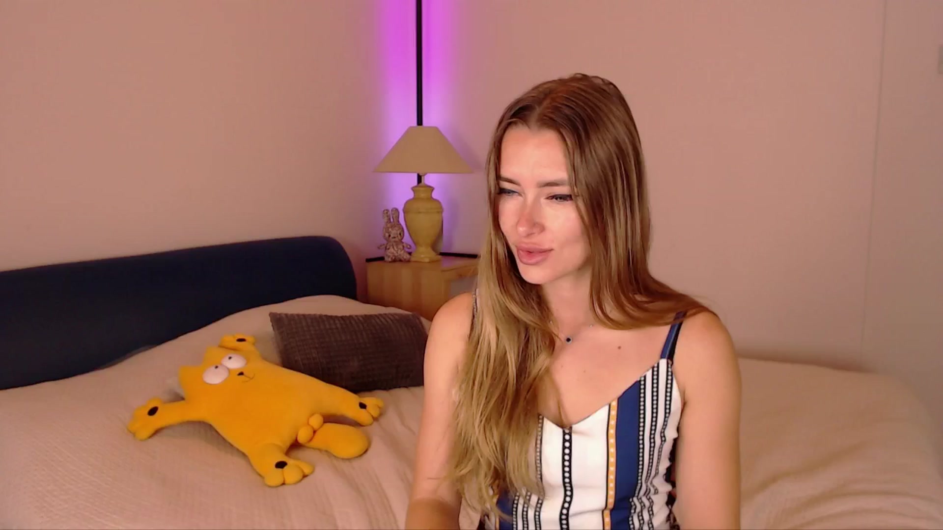 Gallery image thumbnail from SimonsWife's myfreecams stream on, 10/23/2025, 17:10 image 9 of 20