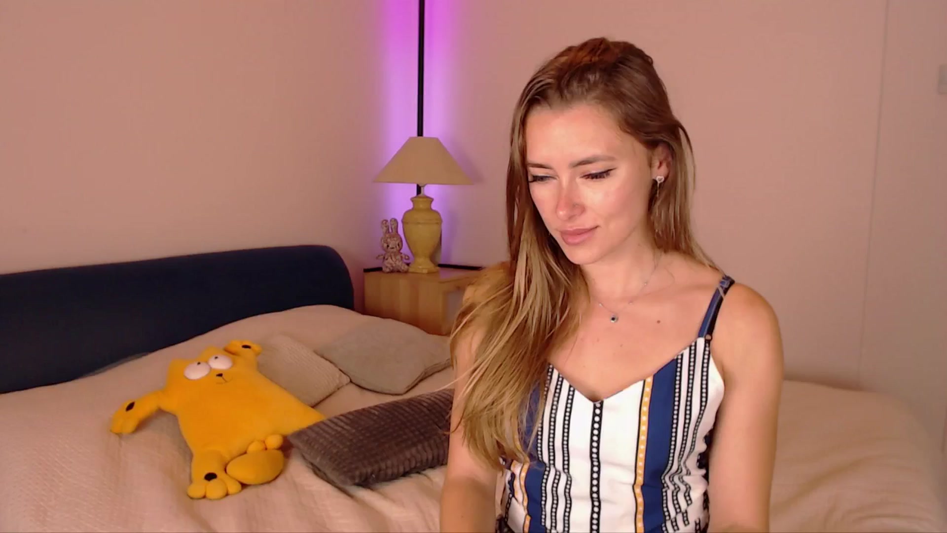 Gallery image thumbnail from SimonsWife's myfreecams stream on, 10/23/2025, 17:10 image 20 of 20