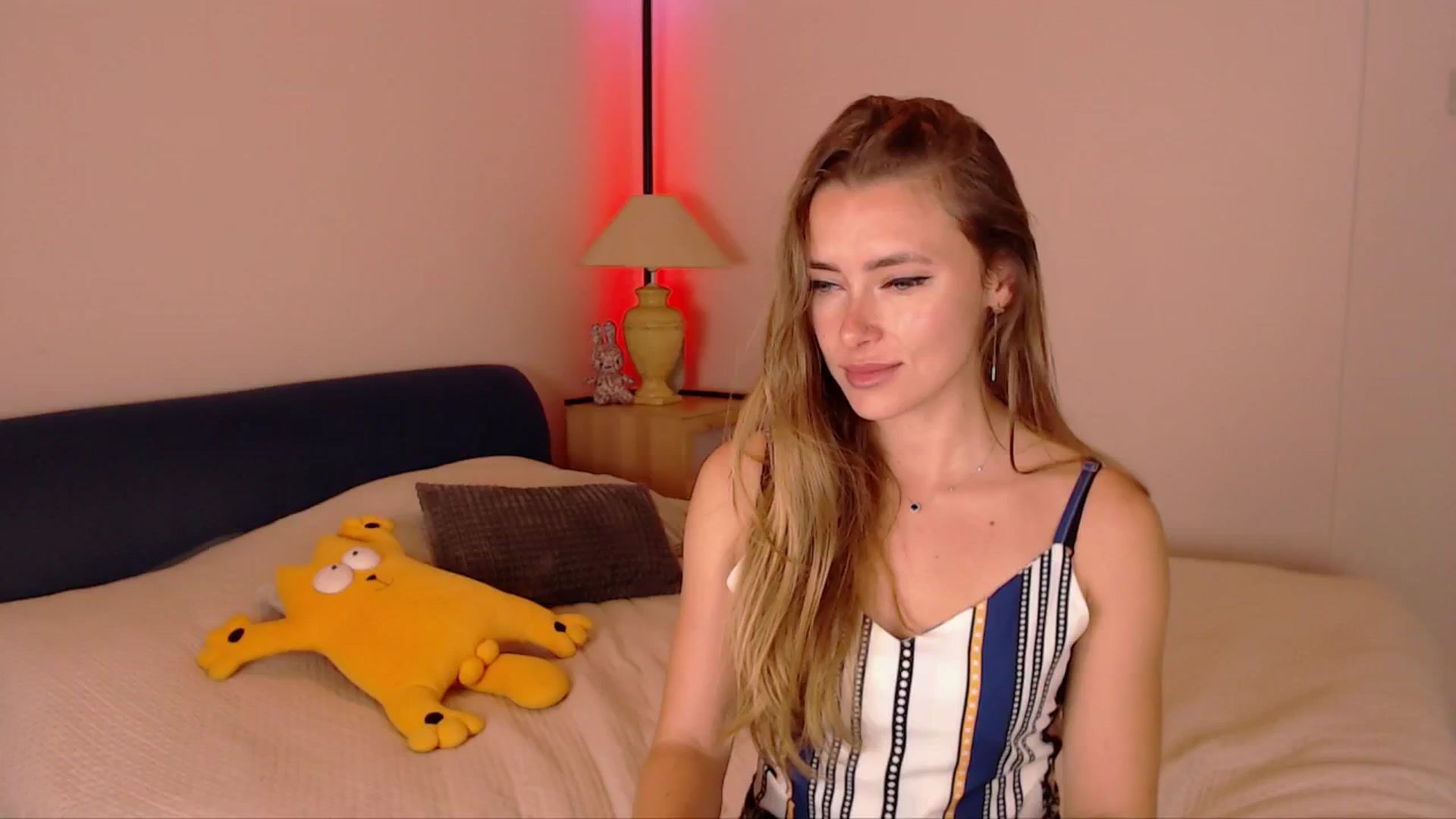 Gallery image thumbnail from SimonsWife's myfreecams stream on, 10/23/2025, 17:10 image 12 of 20