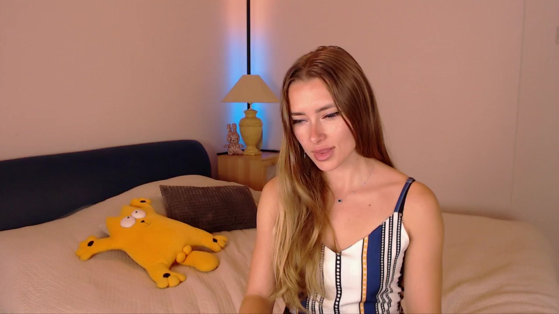 Gallery image thumbnail from SimonsWife's myfreecams stream on, 10/23/2025, 17:10 image 10 of 20