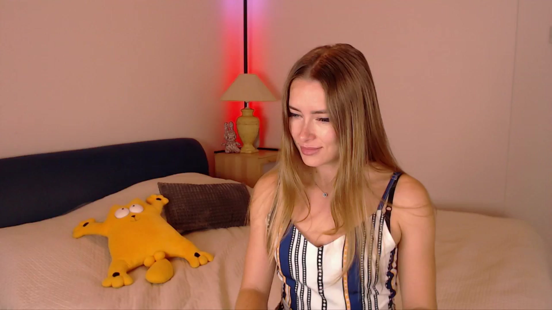 Gallery image thumbnail from SimonsWife's myfreecams stream on, 10/23/2025, 17:10 image 1 of 20