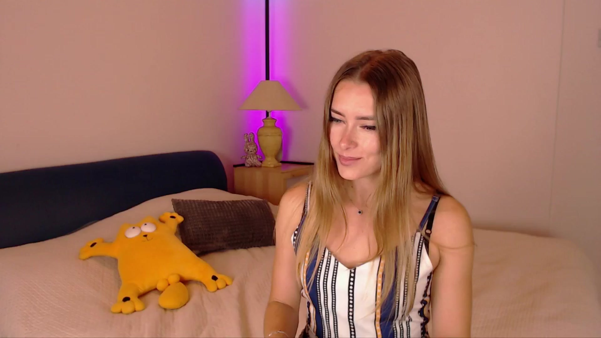 Gallery image thumbnail from SimonsWife's myfreecams stream on, 10/23/2025, 17:10 image 2 of 20
