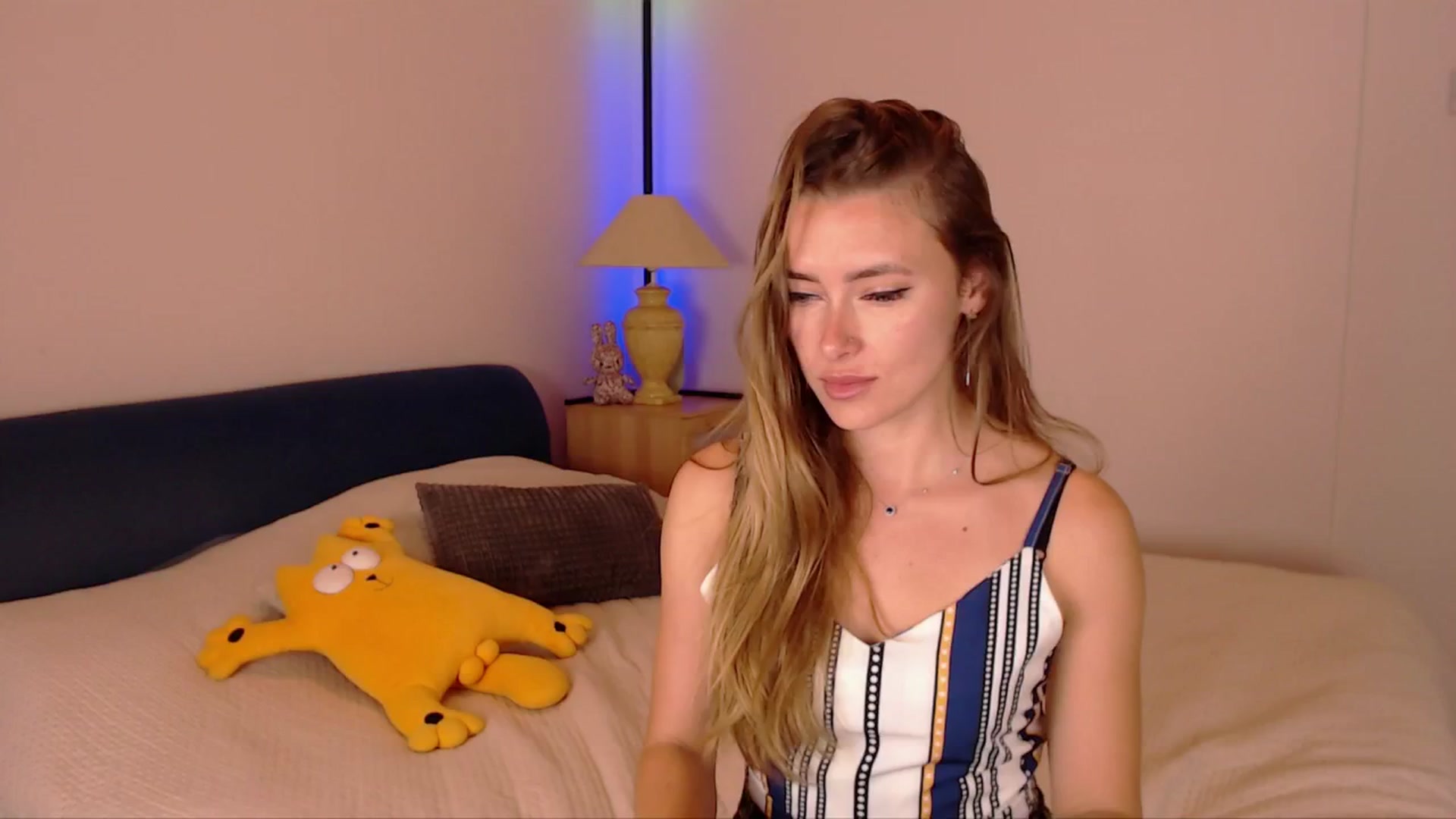 Gallery image thumbnail from SimonsWife's myfreecams stream on, 10/23/2025, 17:10 image 11 of 20