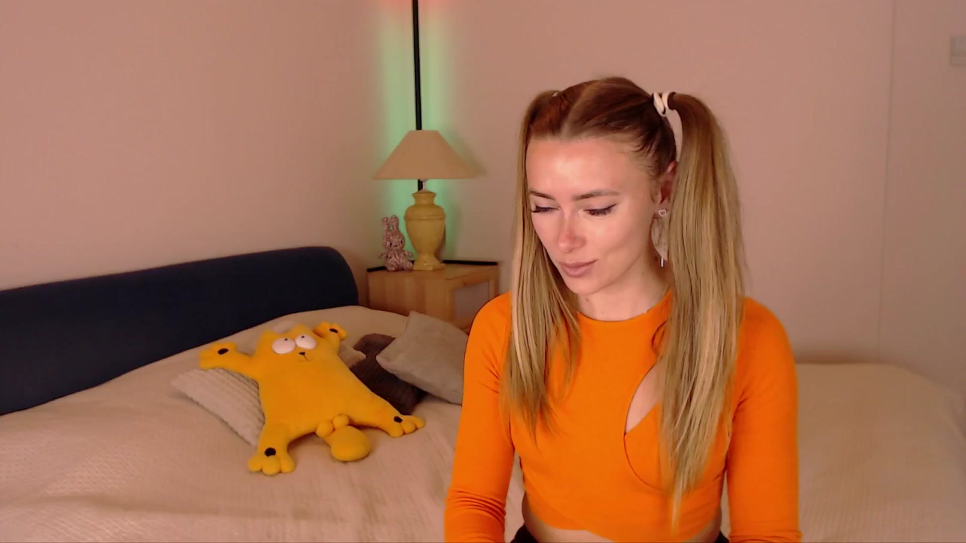 Gallery image thumbnail from SimonsWife's myfreecams stream on, 10/26/2025, 15:06 image 2 of 20