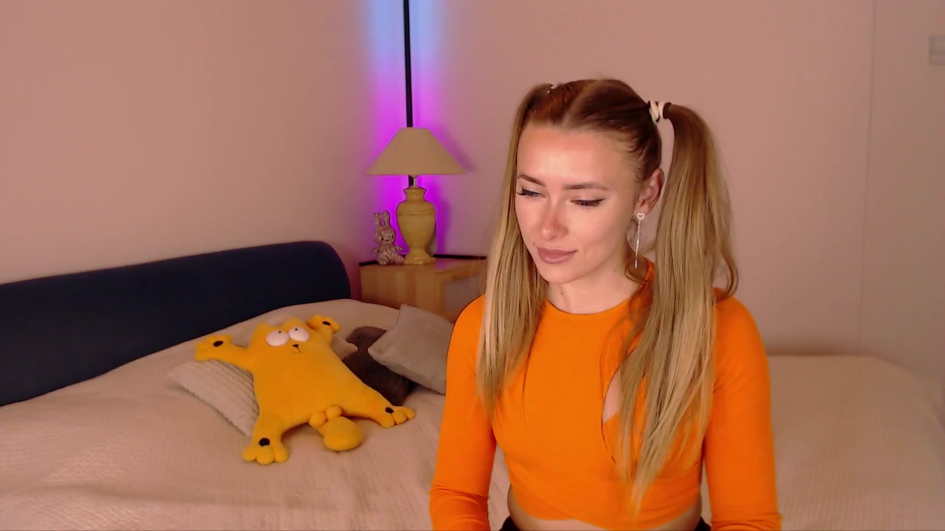 Gallery image thumbnail from SimonsWife's myfreecams stream on, 10/26/2025, 15:06 image 9 of 20