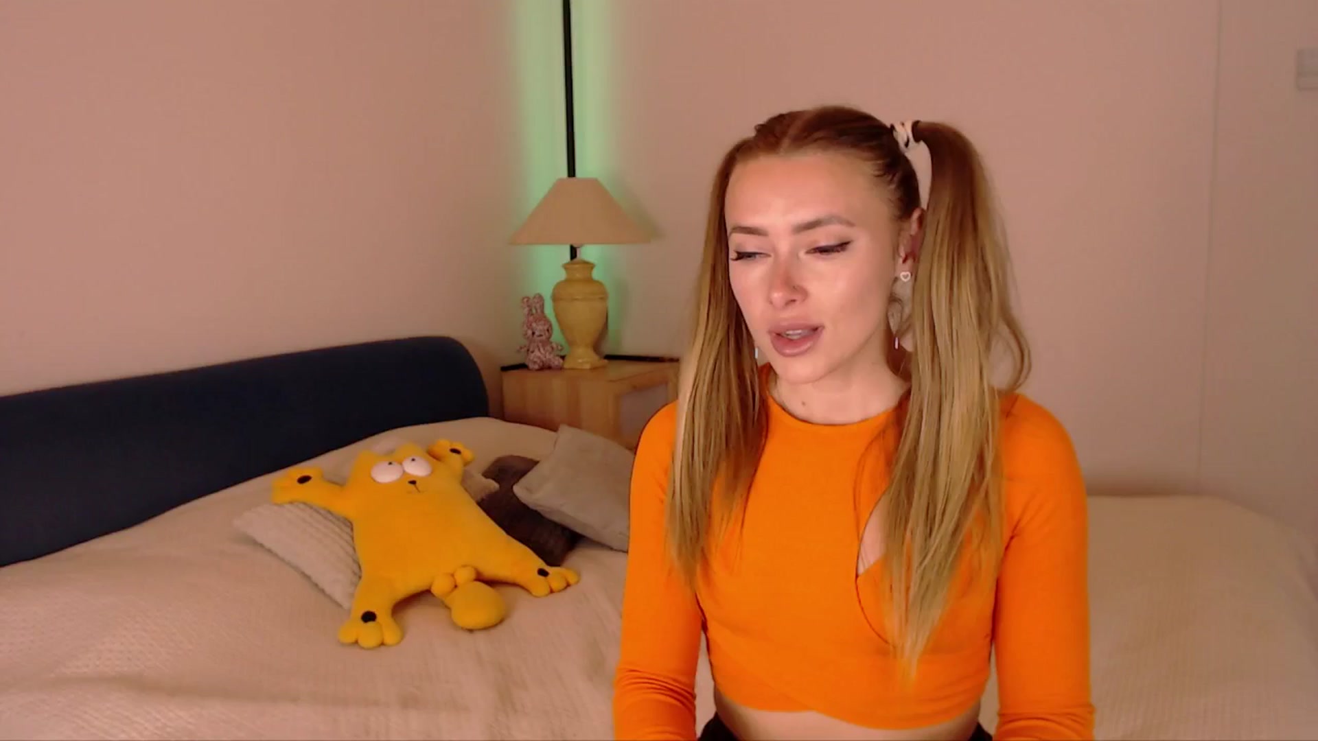 Gallery image thumbnail from SimonsWife's myfreecams stream on, 10/26/2025, 15:06 image 8 of 20
