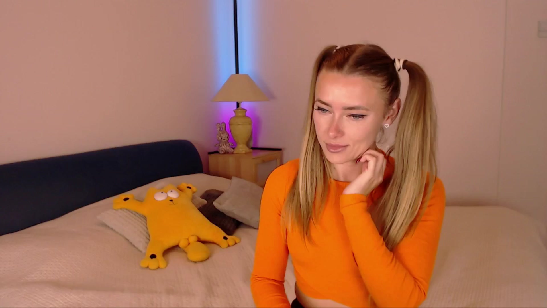 Gallery image thumbnail from SimonsWife's myfreecams stream on, 10/26/2025, 15:06 image 1 of 20