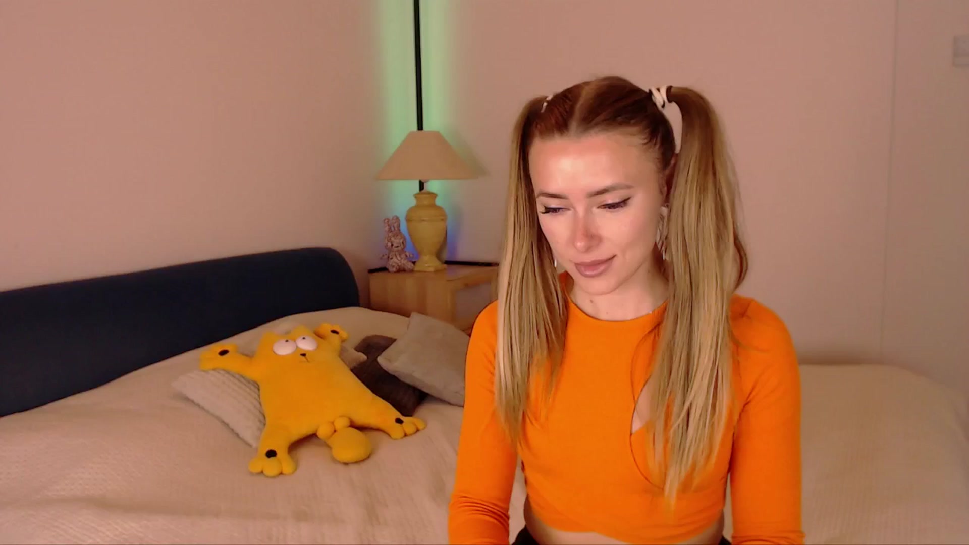 Gallery image thumbnail from SimonsWife's myfreecams stream on, 10/26/2025, 15:06 image 6 of 20