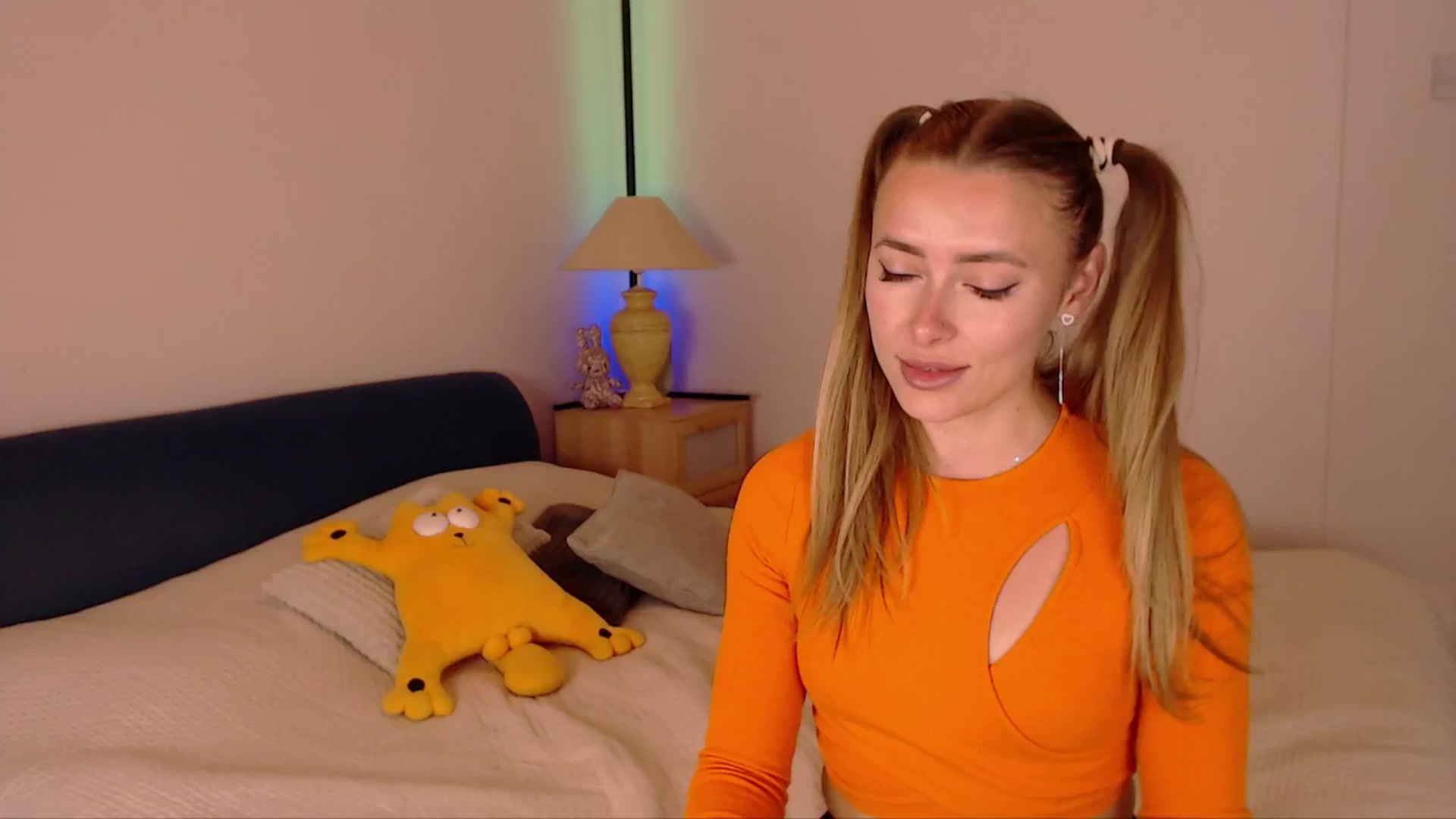 Gallery image thumbnail from SimonsWife's myfreecams stream on, 10/26/2025, 15:06 image 14 of 20