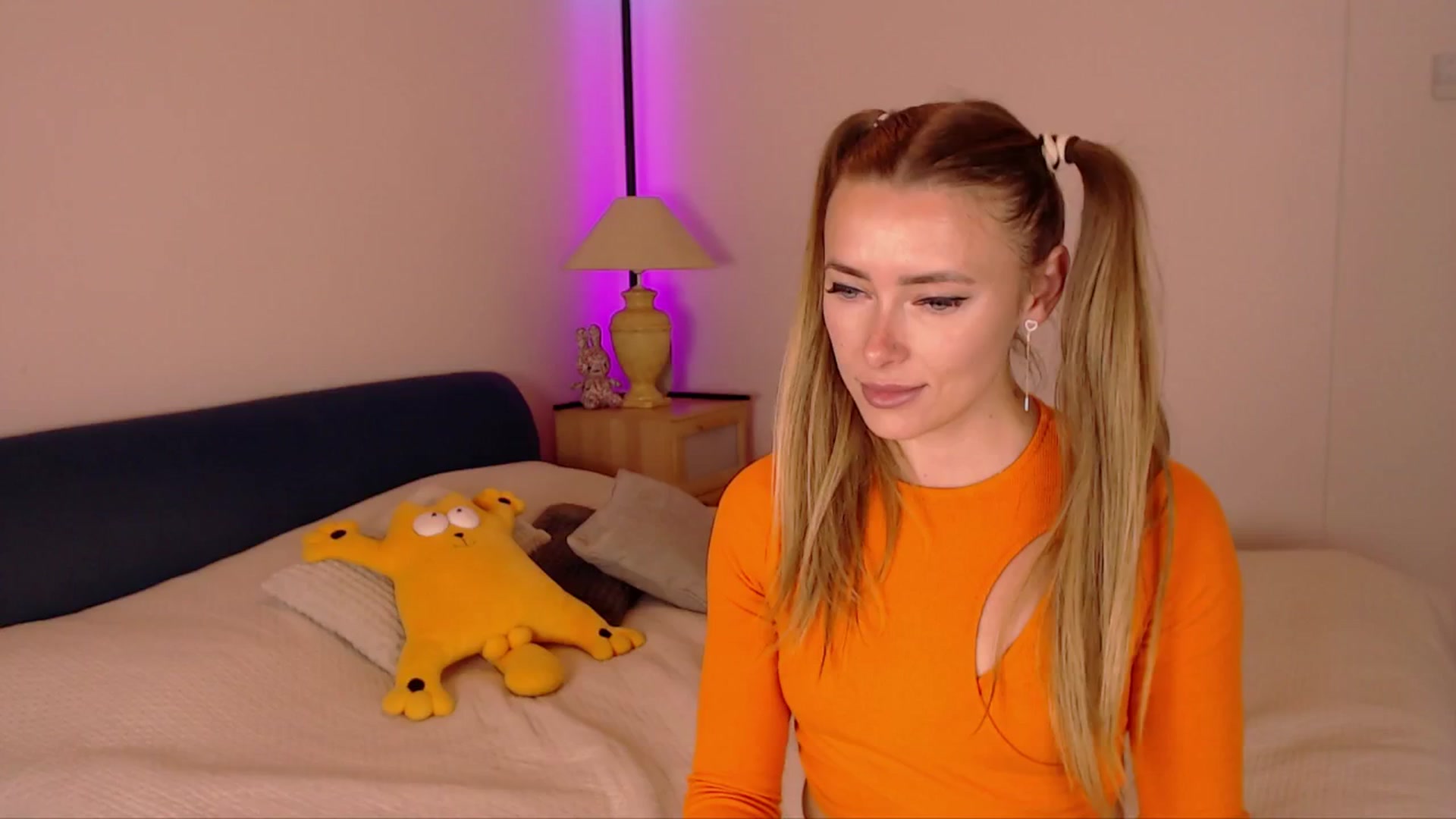 Gallery image thumbnail from SimonsWife's myfreecams stream on, 10/26/2025, 15:06 image 15 of 20