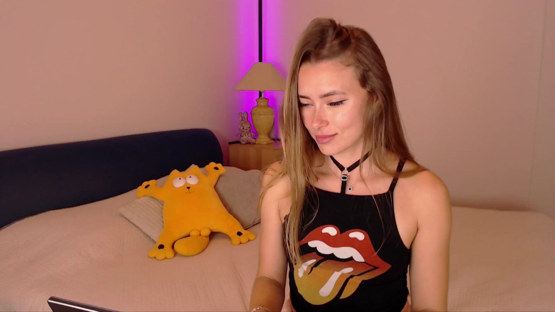 Gallery image thumbnail from SimonsWife's myfreecams stream on, 10/27/2025, 18:14 image 10 of 20