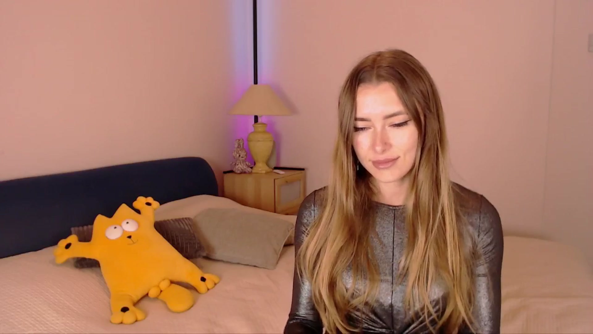 Gallery image thumbnail from SimonsWife's myfreecams stream on, 11/03/2025, 15:50 image 16 of 20