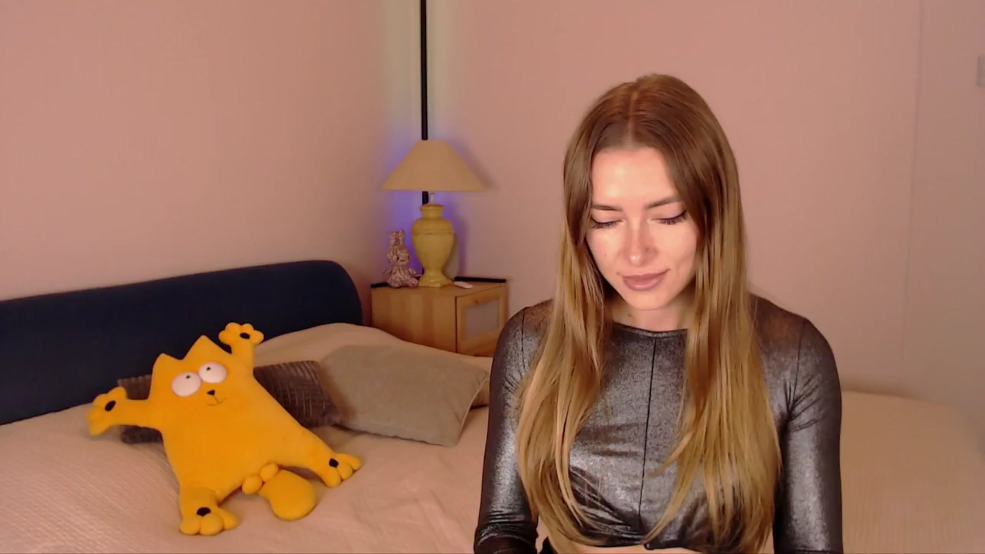 Gallery image thumbnail from SimonsWife's myfreecams stream on, 11/03/2025, 15:50 image 1 of 20