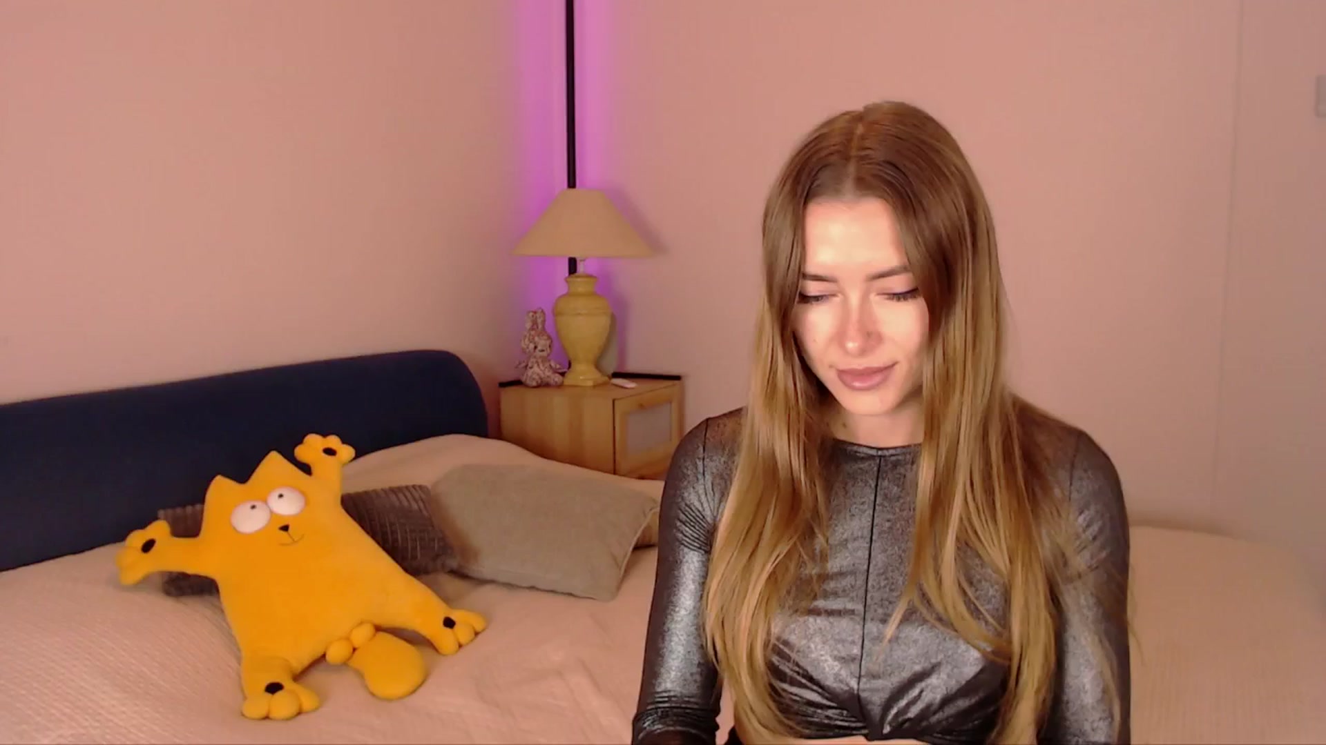 Gallery image thumbnail from SimonsWife's myfreecams stream on, 11/03/2025, 15:50 image 3 of 20