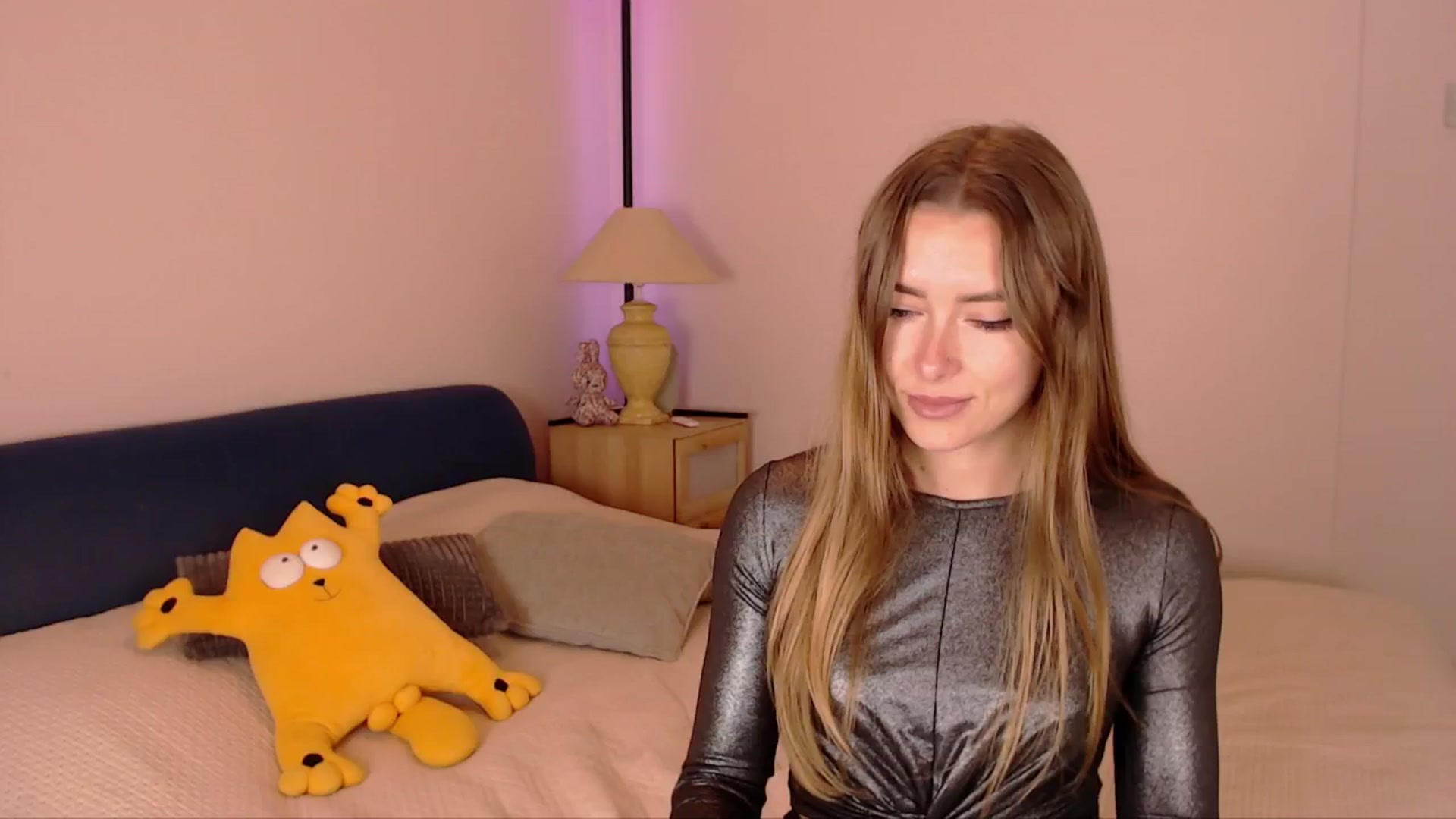 Gallery image thumbnail from SimonsWife's myfreecams stream on, 11/03/2025, 16:59 image 5 of 20