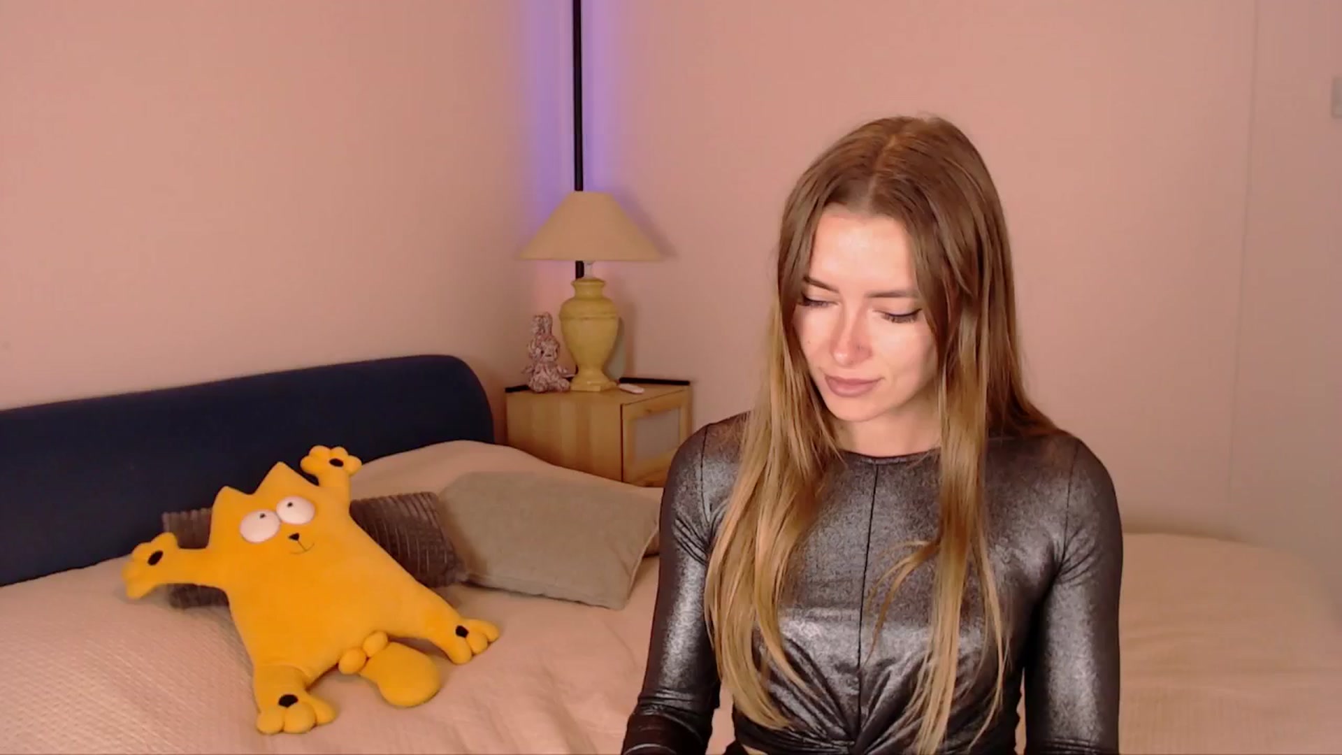 Gallery image thumbnail from SimonsWife's myfreecams stream on, 11/03/2025, 16:59 image 2 of 20