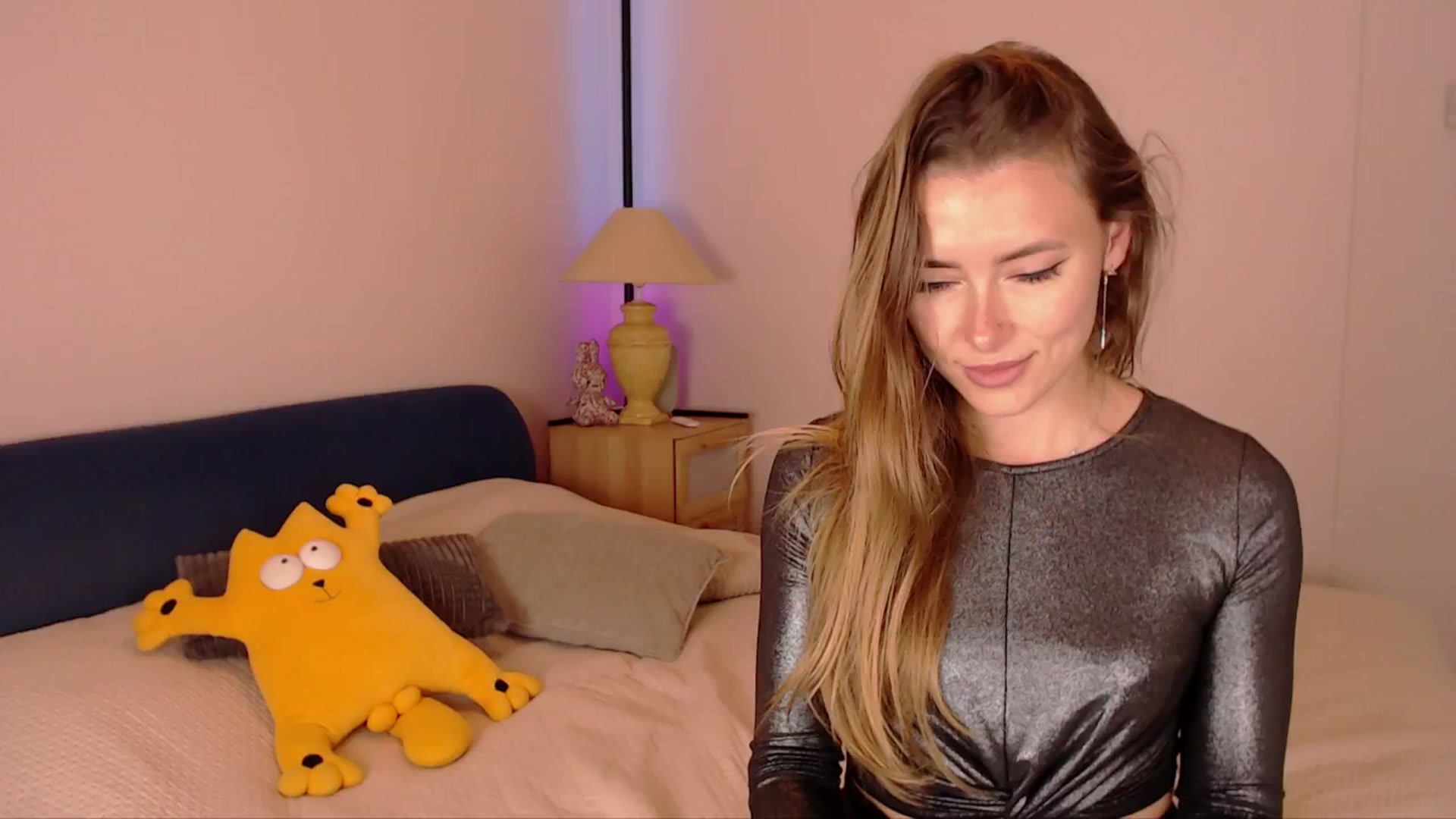 Gallery image thumbnail from SimonsWife's myfreecams stream on, 11/03/2025, 18:03 image 20 of 20