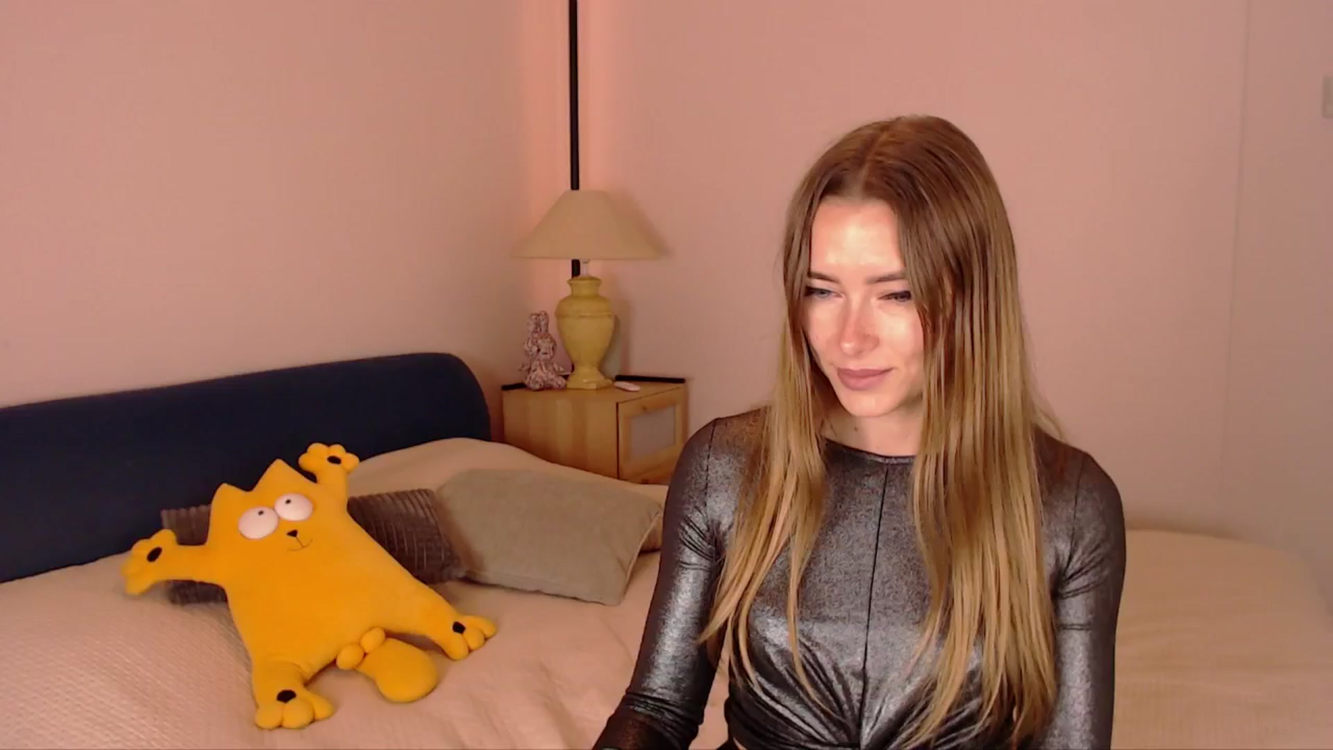 Gallery image thumbnail from SimonsWife's myfreecams stream on, 11/03/2025, 18:03 image 6 of 20