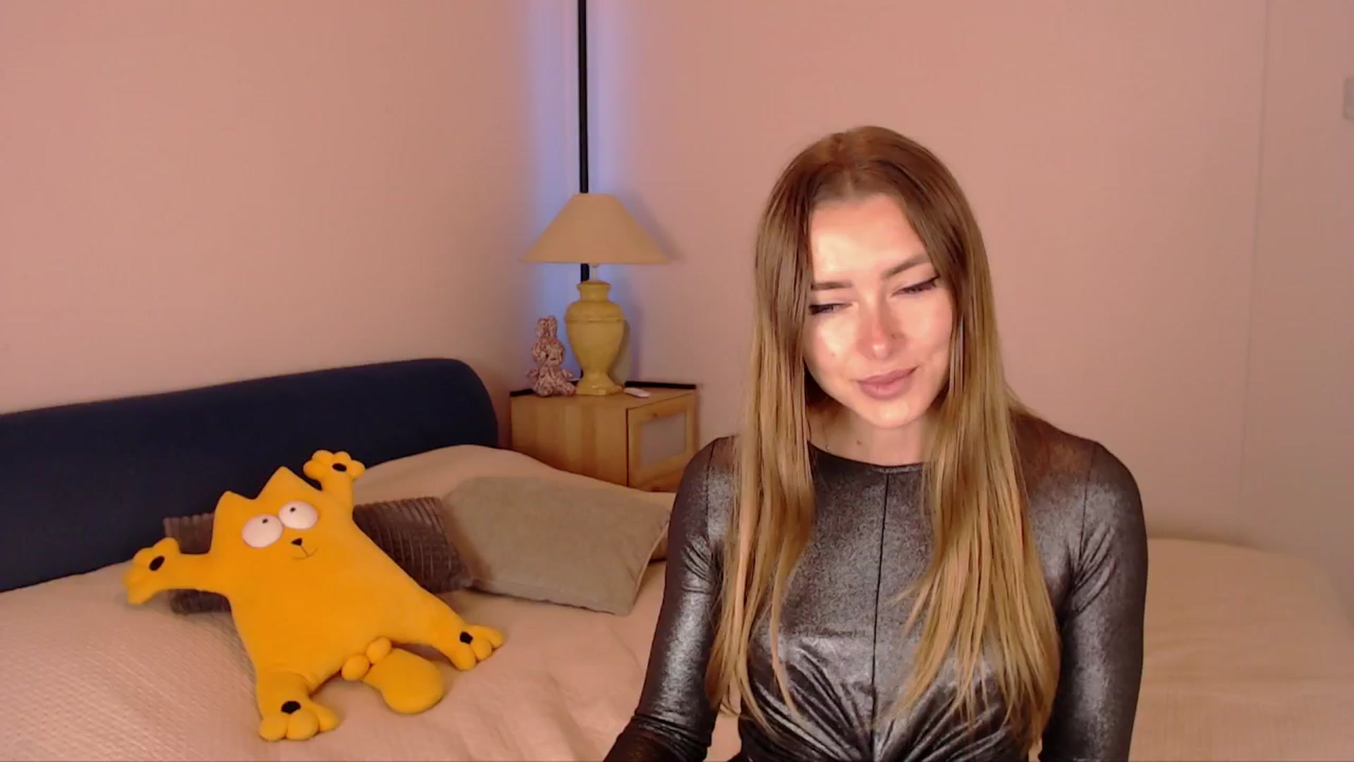 Gallery image thumbnail from SimonsWife's myfreecams stream on, 11/03/2025, 18:03 image 4 of 20