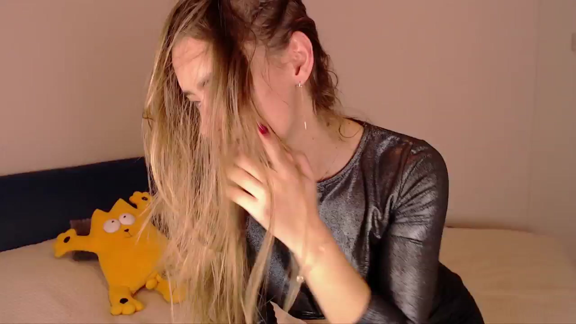 Gallery image thumbnail from SimonsWife's myfreecams stream on, 11/03/2025, 18:03 image 16 of 20