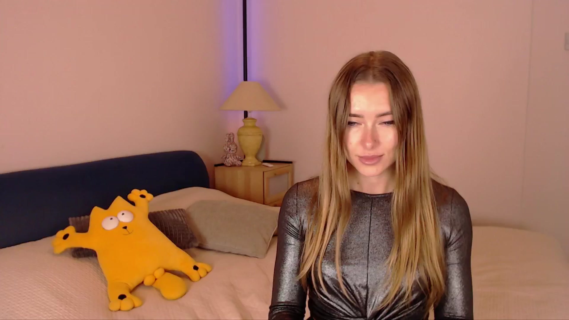 Gallery image thumbnail from SimonsWife's myfreecams stream on, 11/03/2025, 18:03 image 8 of 20