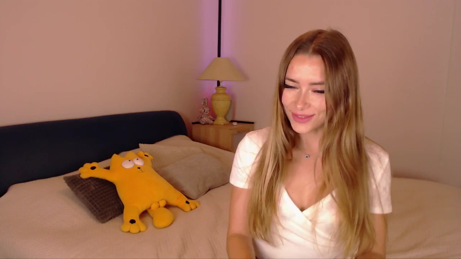 Gallery image thumbnail from SimonsWife's myfreecams stream on, 11/06/2025, 15:13 image 19 of 20