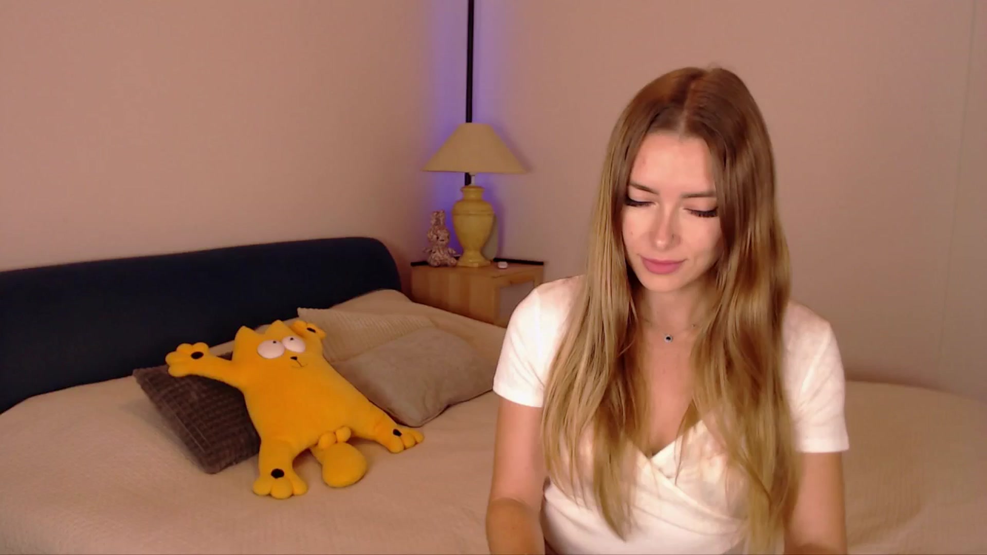 Gallery image thumbnail from SimonsWife's myfreecams stream on, 11/06/2025, 15:13 image 4 of 20