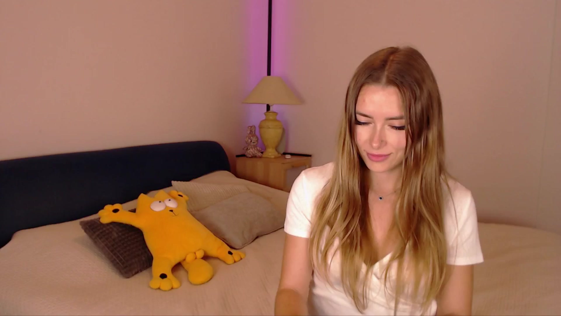 Gallery image thumbnail from SimonsWife's myfreecams stream on, 11/06/2025, 16:28 image 4 of 20