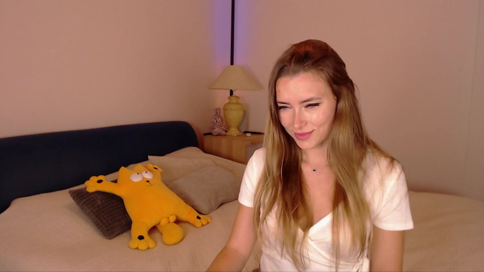Gallery image thumbnail from SimonsWife's myfreecams stream on, 11/06/2025, 16:28 image 18 of 20