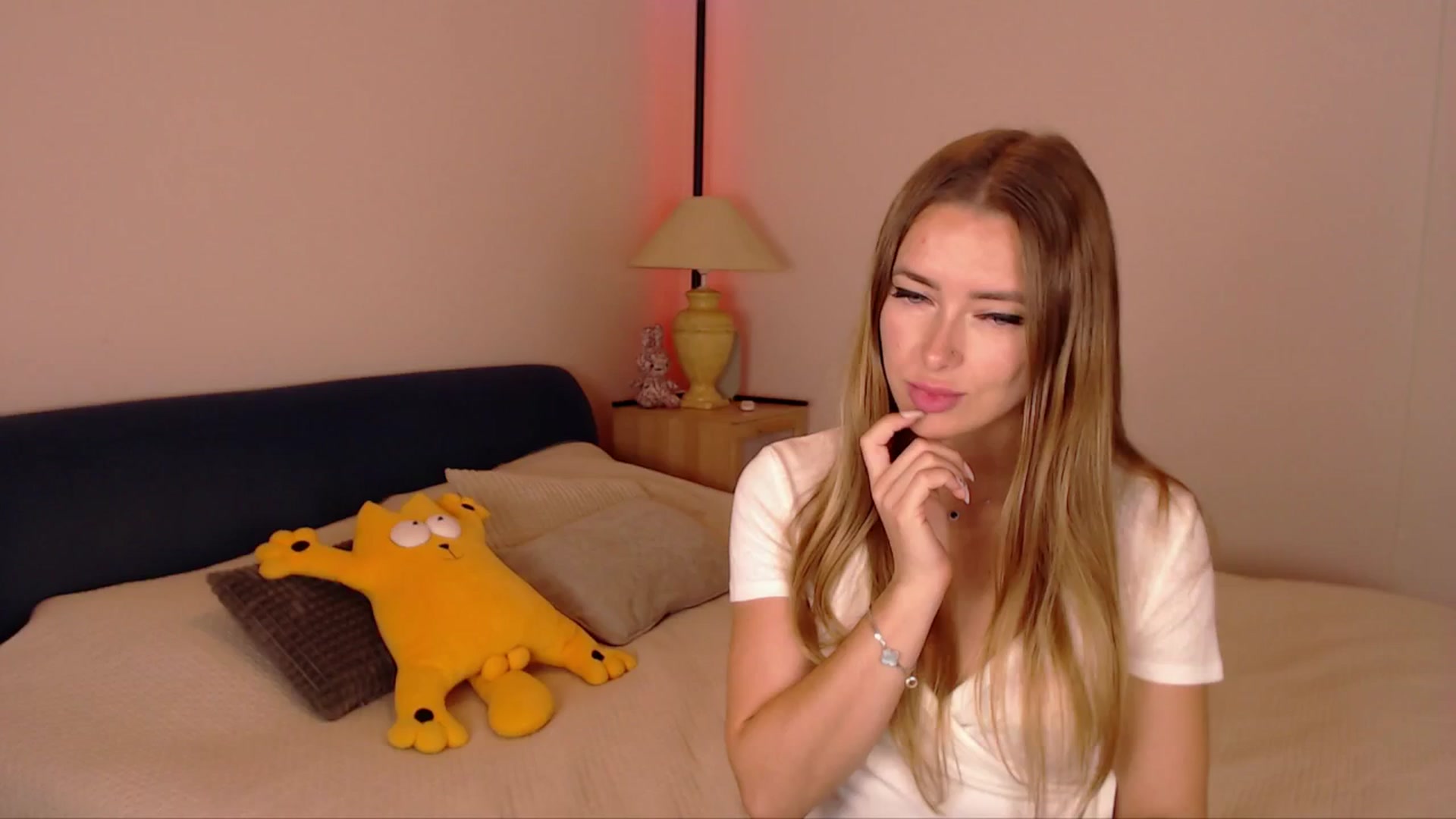 Gallery image thumbnail from SimonsWife's myfreecams stream on, 11/06/2025, 16:28 image 16 of 20