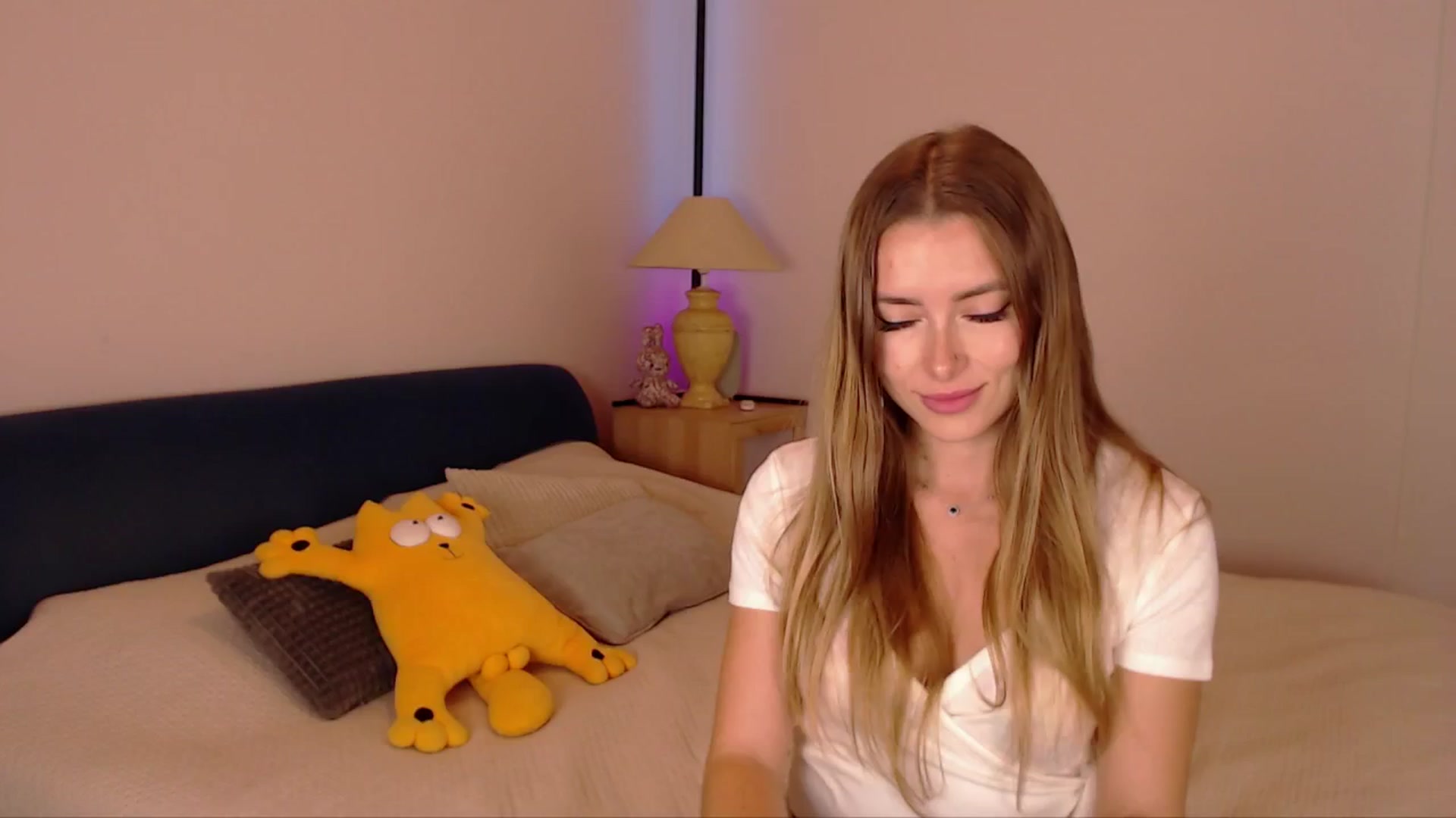 Gallery image thumbnail from SimonsWife's myfreecams stream on, 11/06/2025, 16:28 image 14 of 20