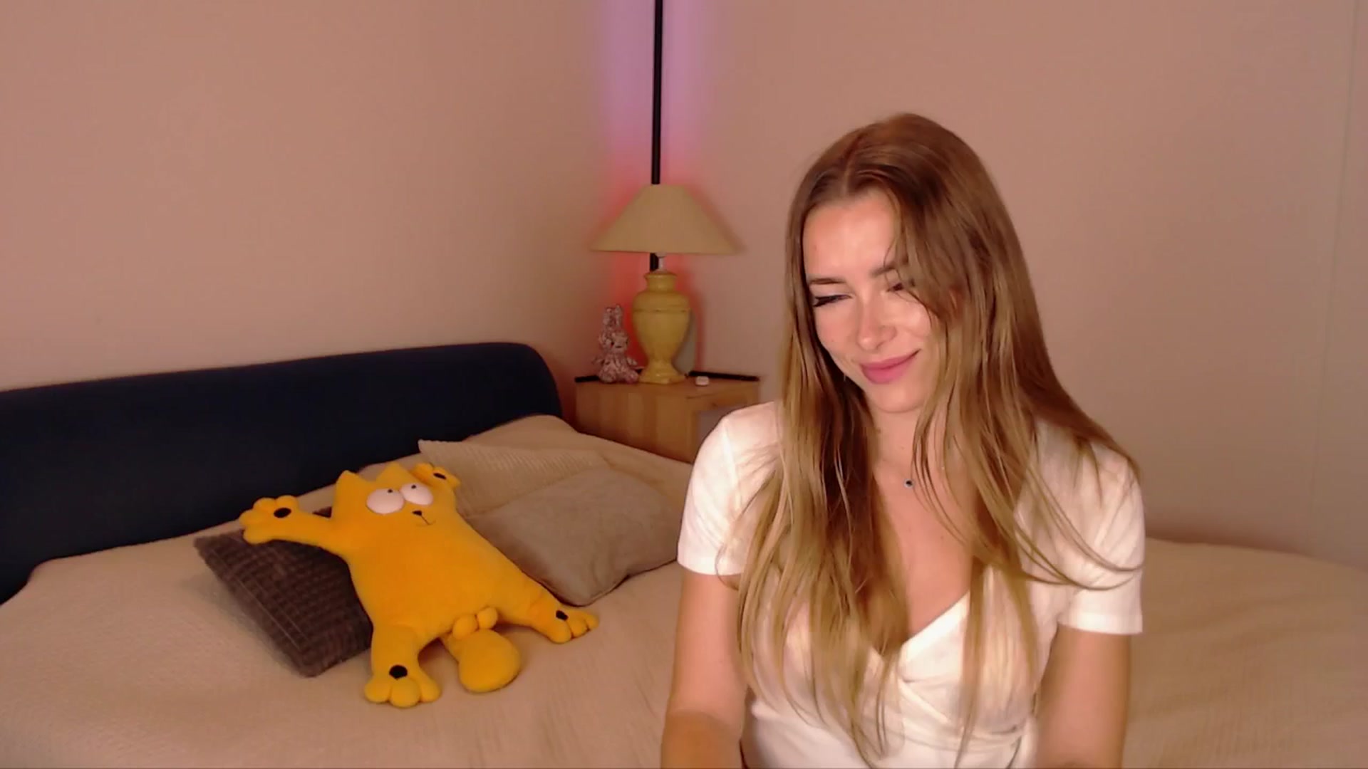 Gallery image thumbnail from SimonsWife's myfreecams stream on, 11/06/2025, 16:28 image 13 of 20