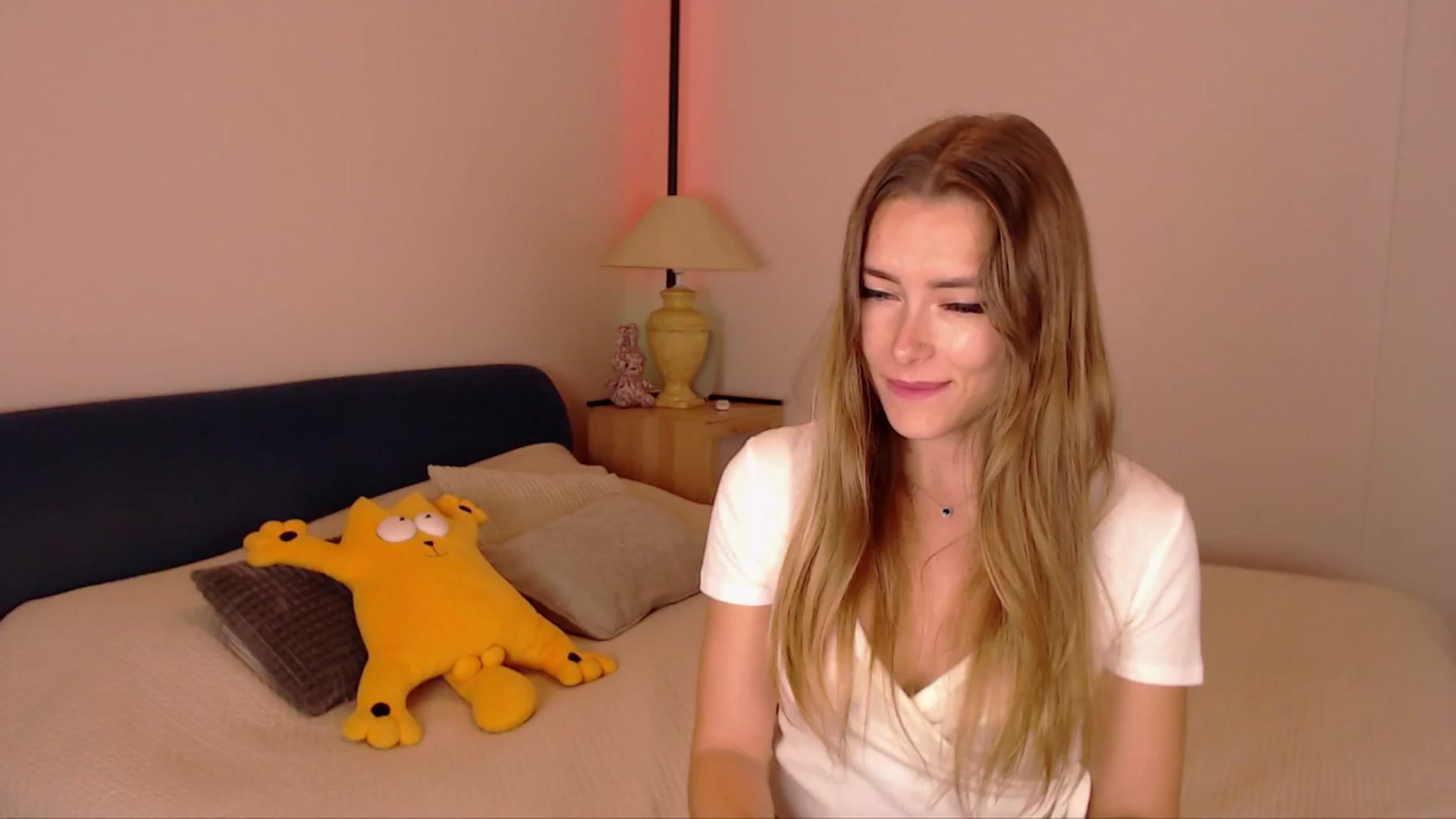 Gallery image thumbnail from SimonsWife's myfreecams stream on, 11/06/2025, 17:58 image 12 of 20