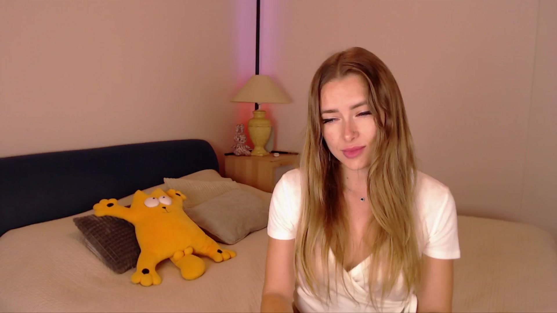 Gallery image thumbnail from SimonsWife's myfreecams stream on, 11/06/2025, 17:58 image 14 of 20
