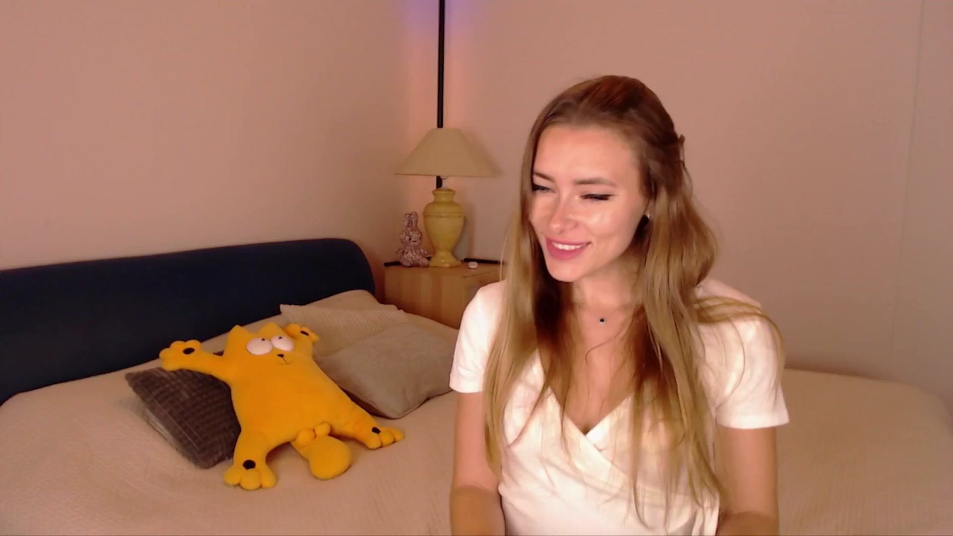 Gallery image thumbnail from SimonsWife's myfreecams stream on, 11/06/2025, 17:58 image 6 of 20