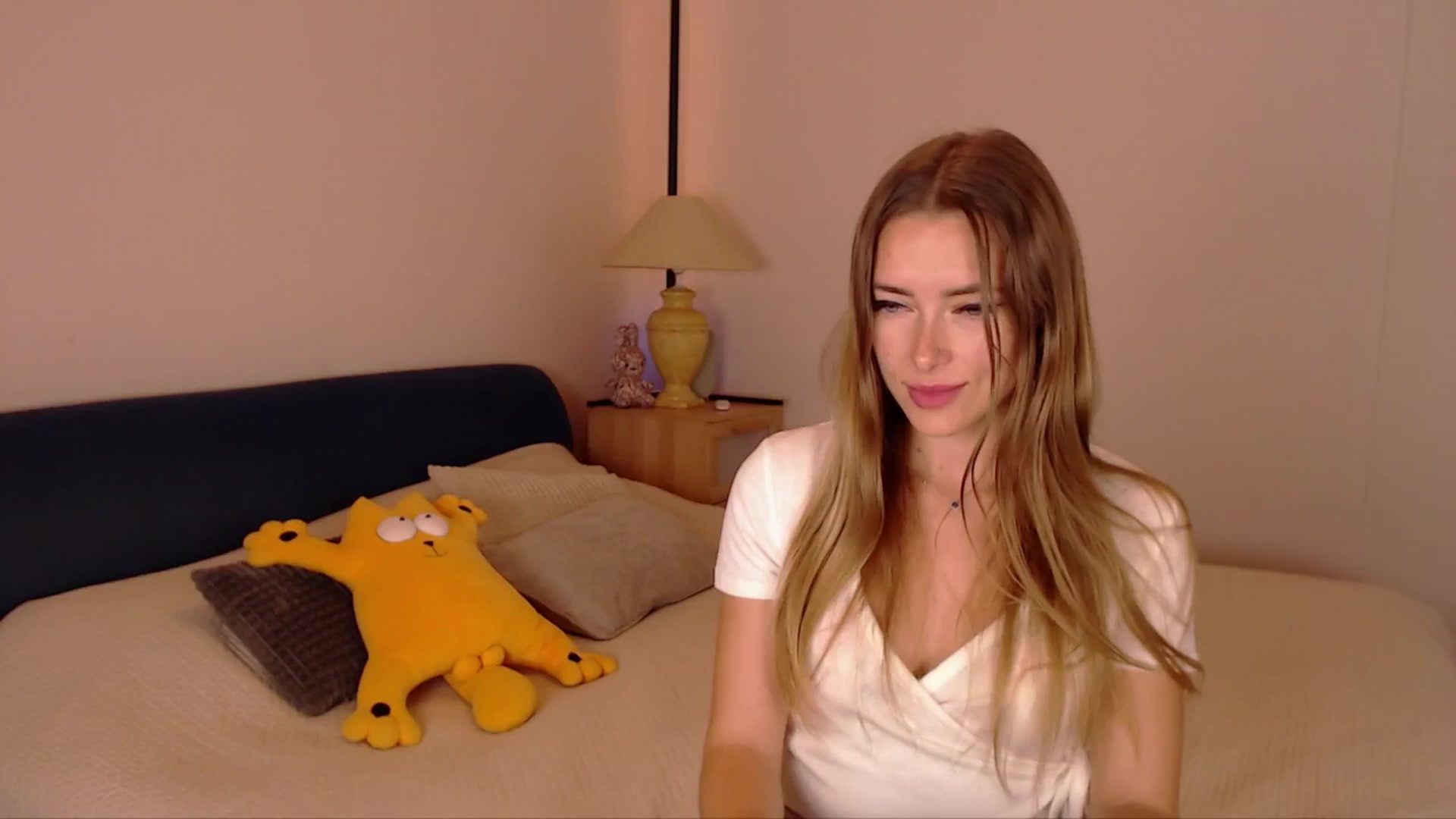 Gallery image thumbnail from SimonsWife's myfreecams stream on, 11/06/2025, 17:58 image 5 of 20