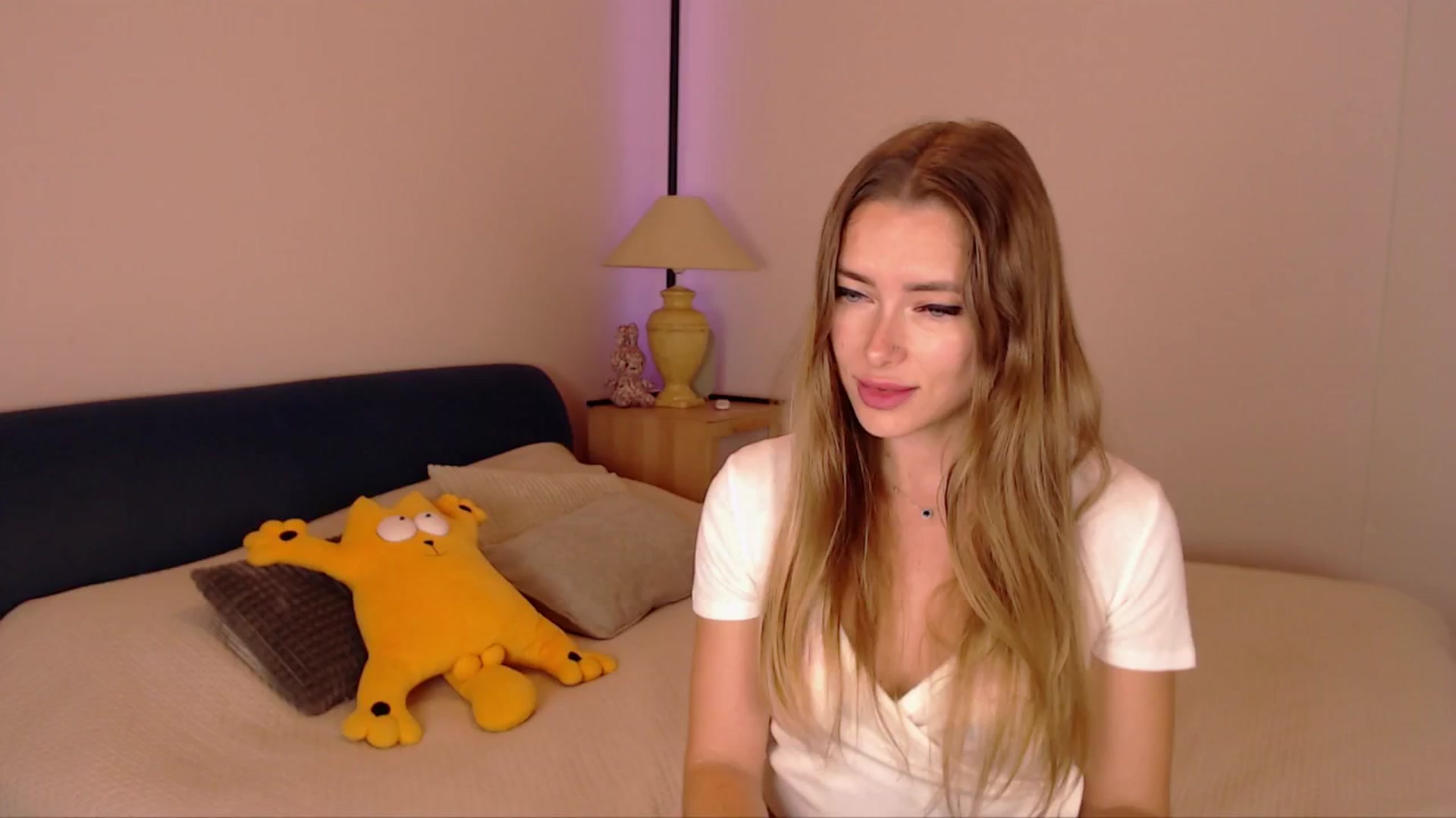 Gallery image thumbnail from SimonsWife's myfreecams stream on, 11/06/2025, 17:58 image 15 of 20