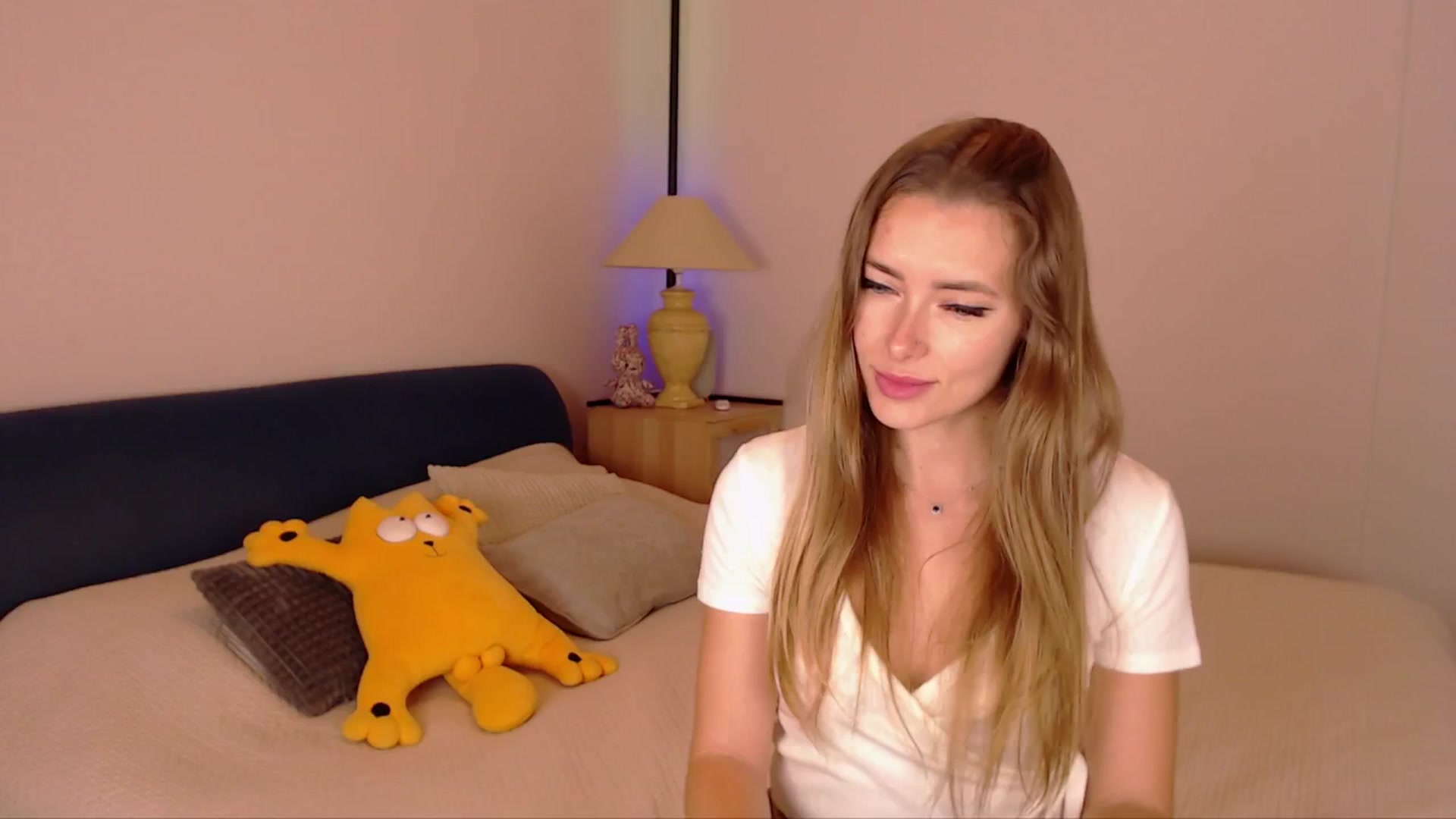 Gallery image thumbnail from SimonsWife's myfreecams stream on, 11/06/2025, 17:58 image 9 of 20