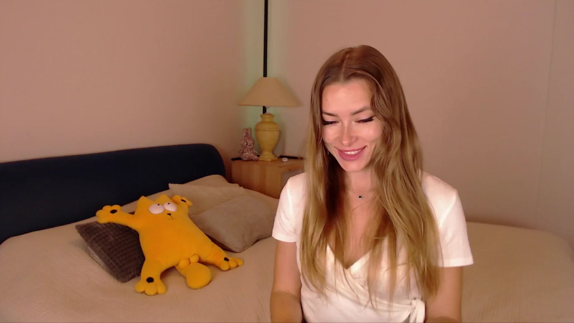 Gallery image thumbnail from SimonsWife's myfreecams stream on, 11/06/2025, 17:58 image 10 of 20